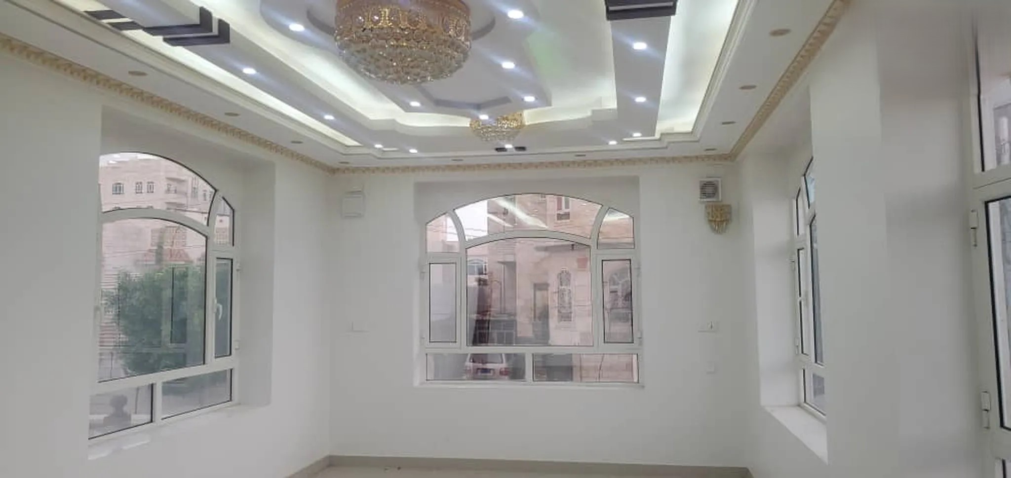 #مكتب خمس غرف دور اول علي شارع حده