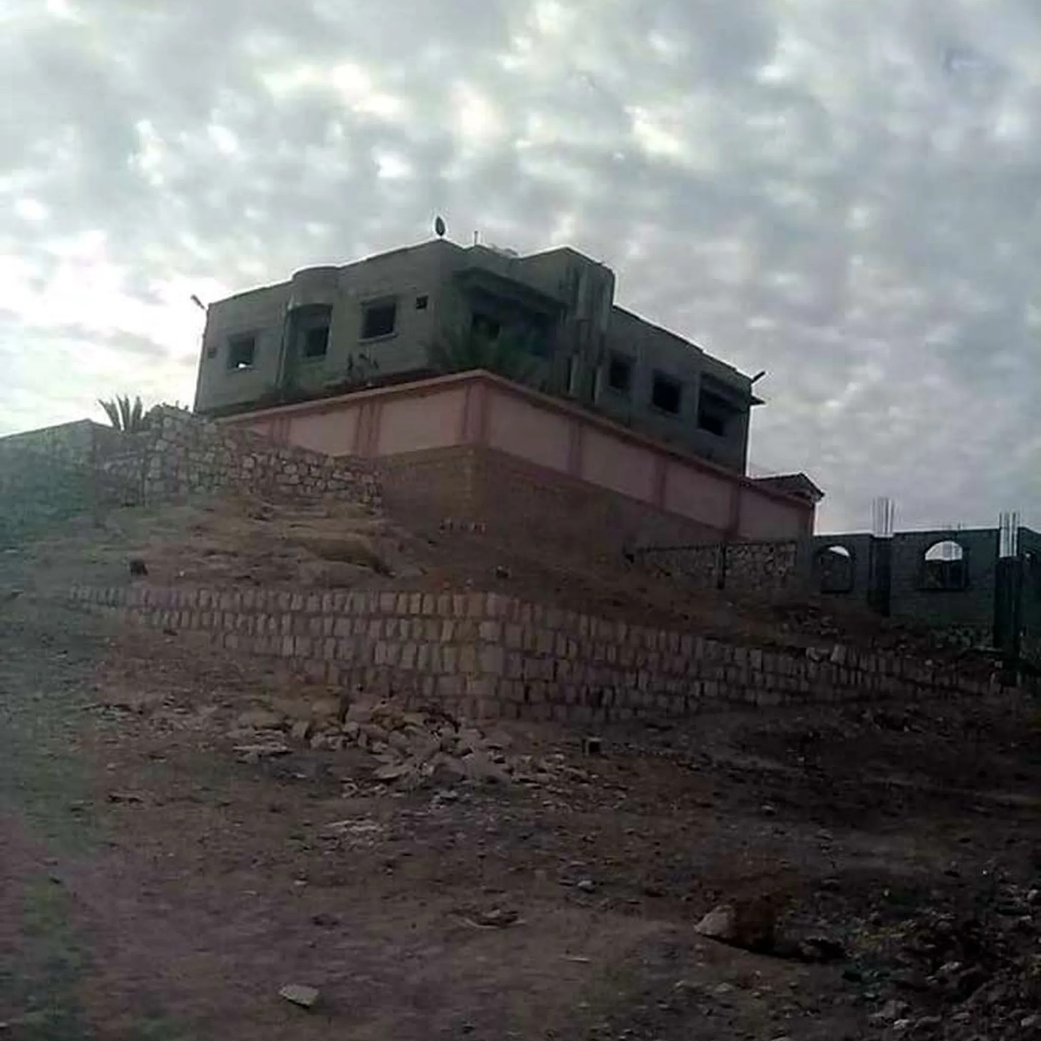 #للبيع فيلا دورين مفروشه المكلا فوه