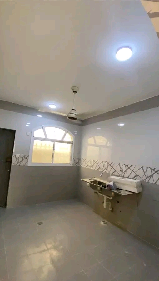 فيلأ للايجار مستقل  صغيره مع الحوش  بداخلها حديقه واشحارفي بئر فضل بلك 2مقابل شر