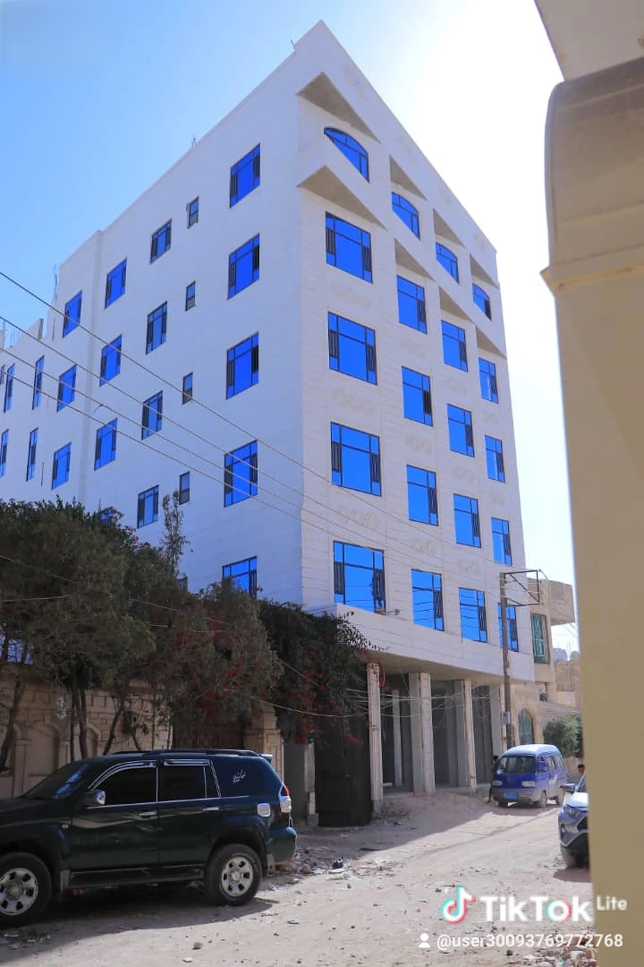 #عماره استثماريه للبيع17شقه فيها
