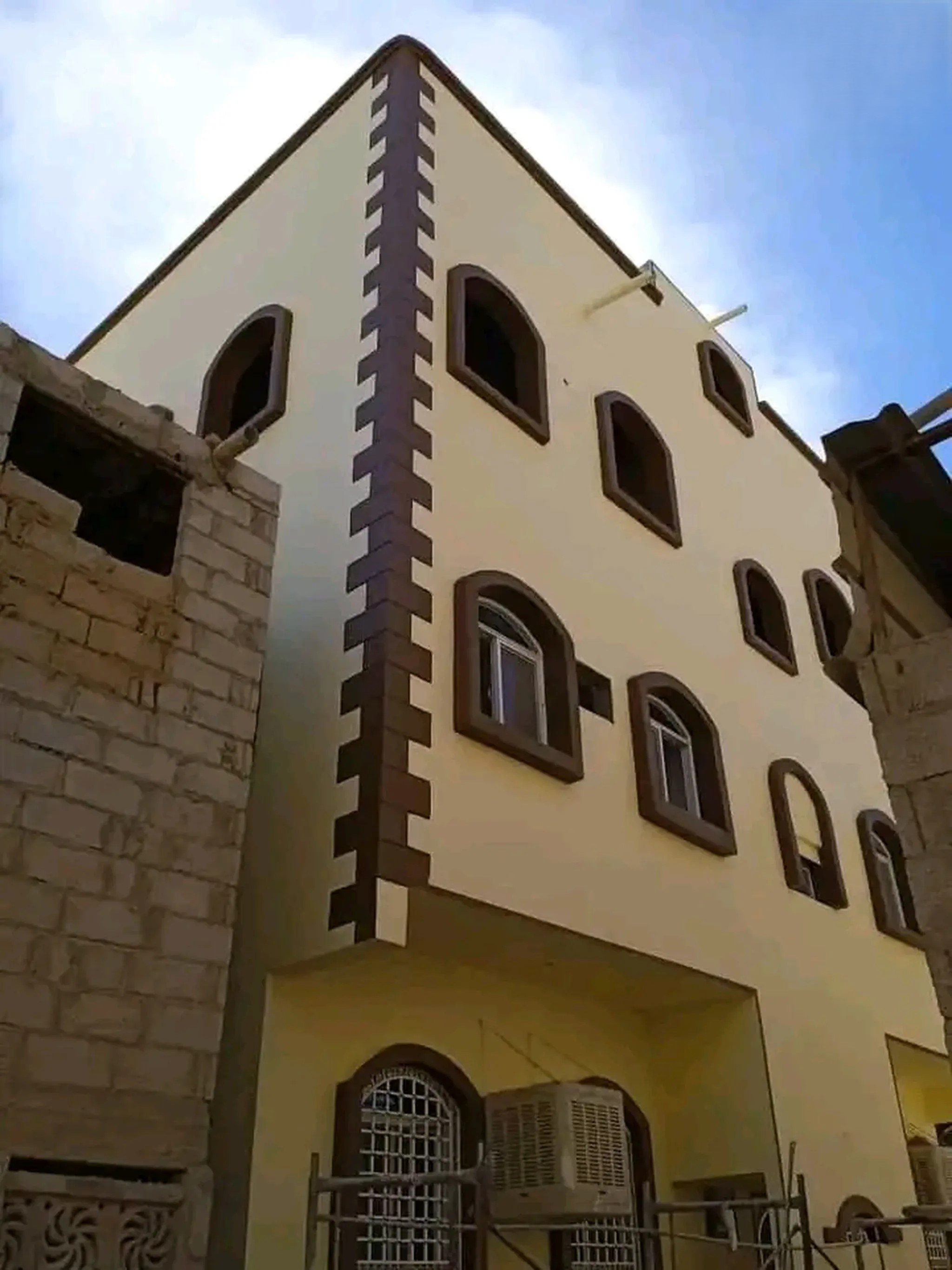 #بيت مسلح راقي الموقع سيئون عيديد