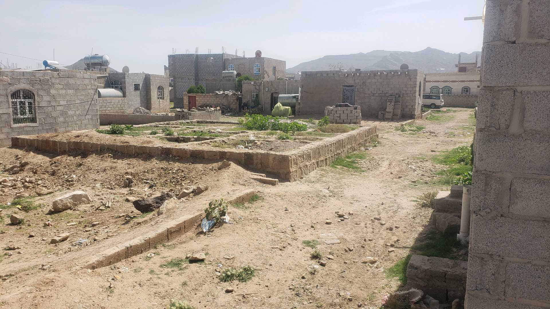 ارضيه مساحتها 3 لبن الاساس جاهز سعر اللبنه من مليون وسبع ميه فقط لا غير الحقوها