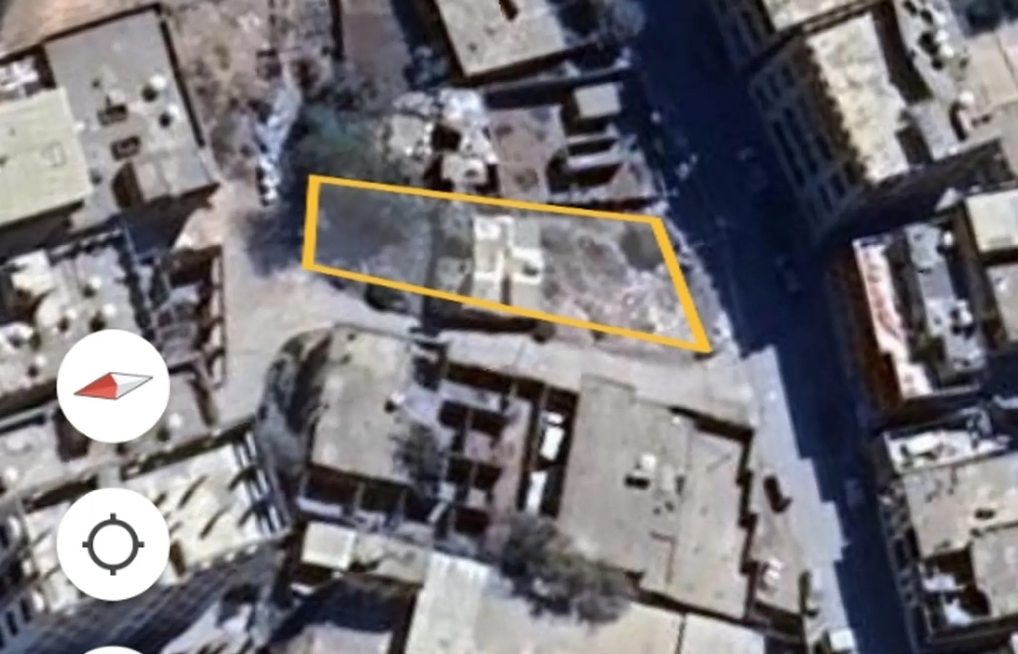 #8 قصب وقف لشخص وليست دوله عررطه تجاريه 3 شوارع صبه في اب مثلث المواصلات من 8 مليون ونص