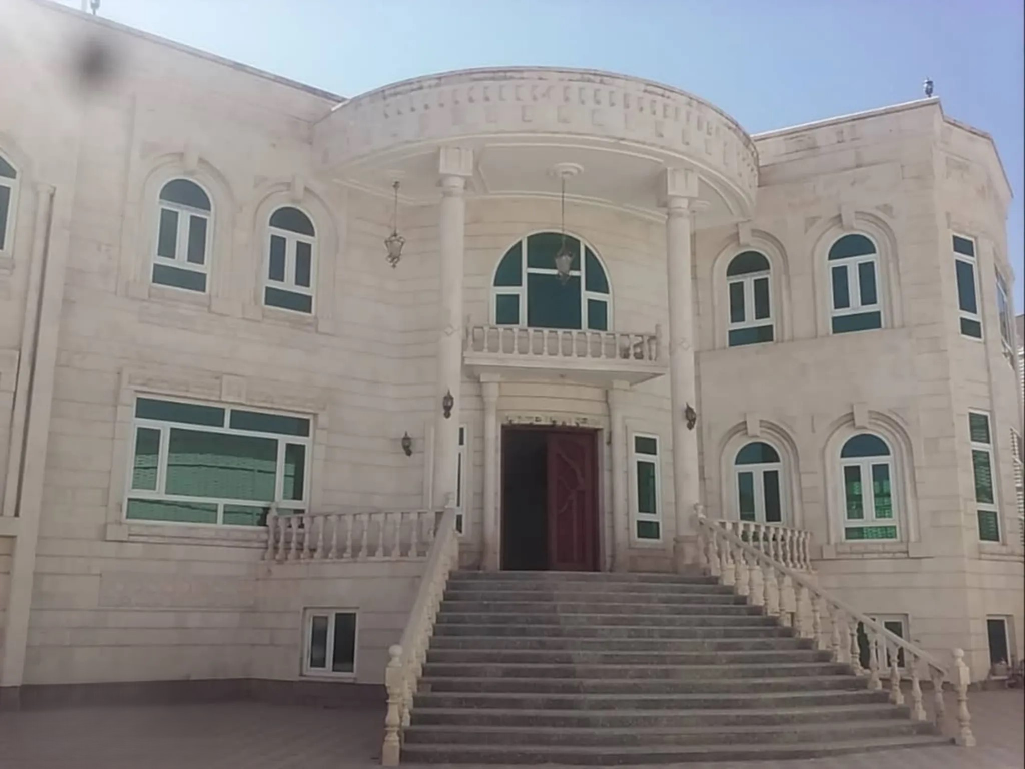 #فله مفروش ملكي للايجار مع مسبح