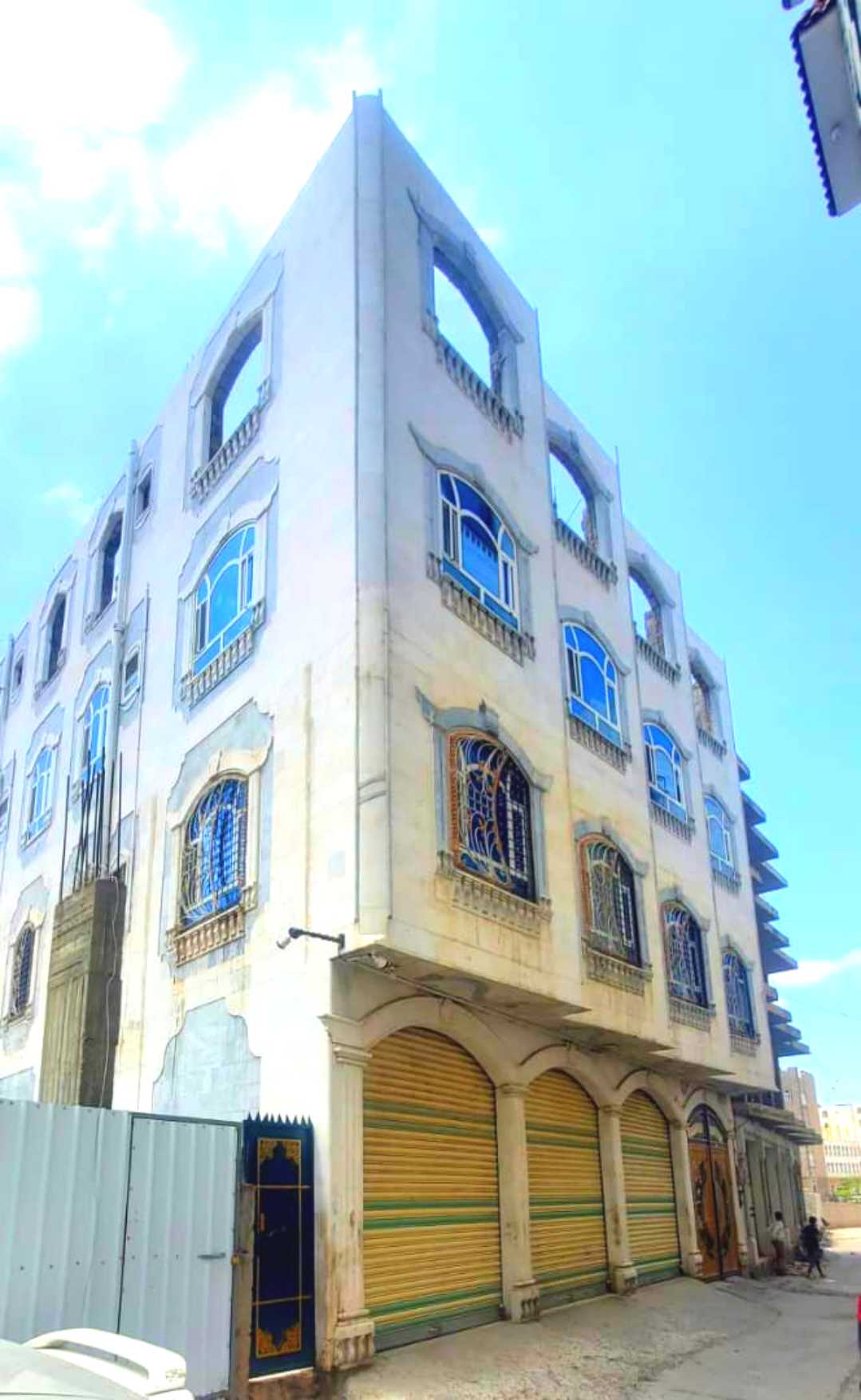 عرض عقاري استثمارية للبيــع في مدينة إب عماره4ادوار استثمارية