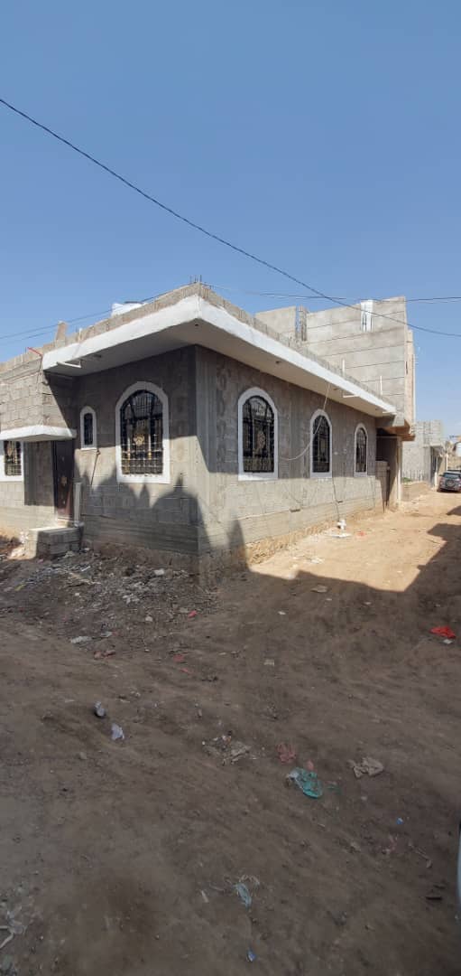 للبيع بيت شارعين ركنيه عرطه 15 مليون يابلاشاه