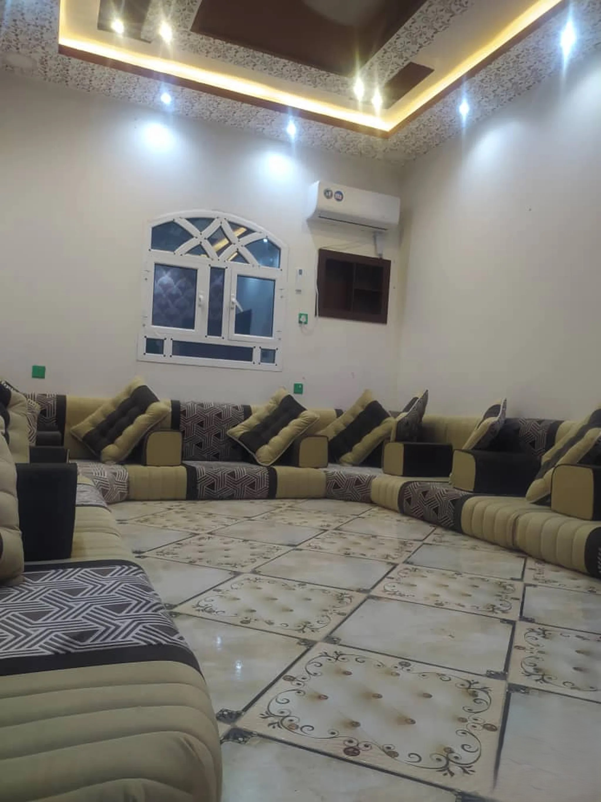 #للايجار 4 شقق مفروشه في عدن