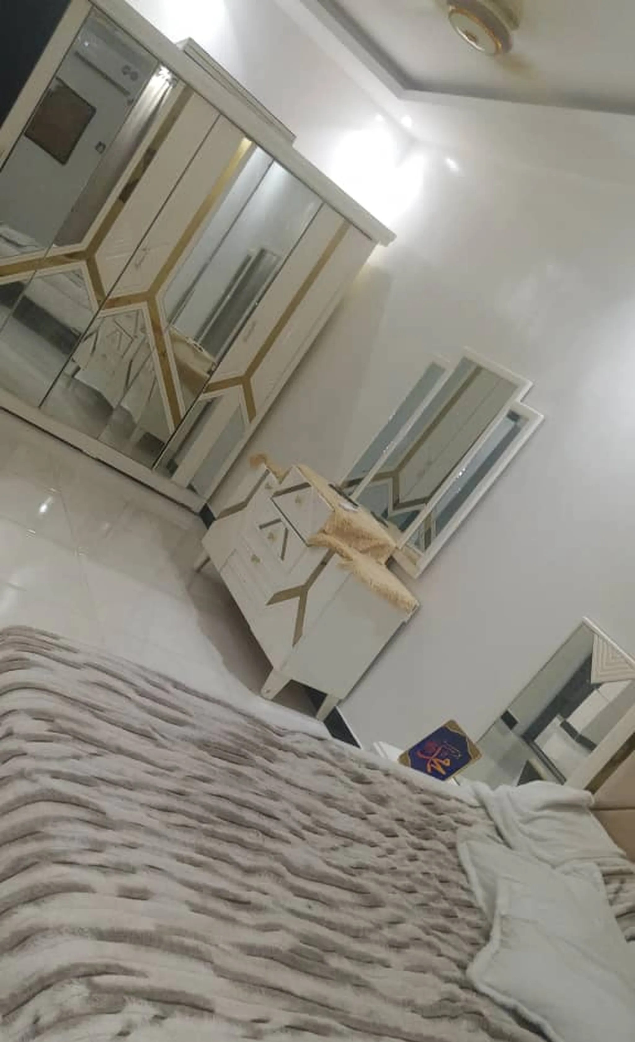 #للايجار شقه في عدن مفروشه