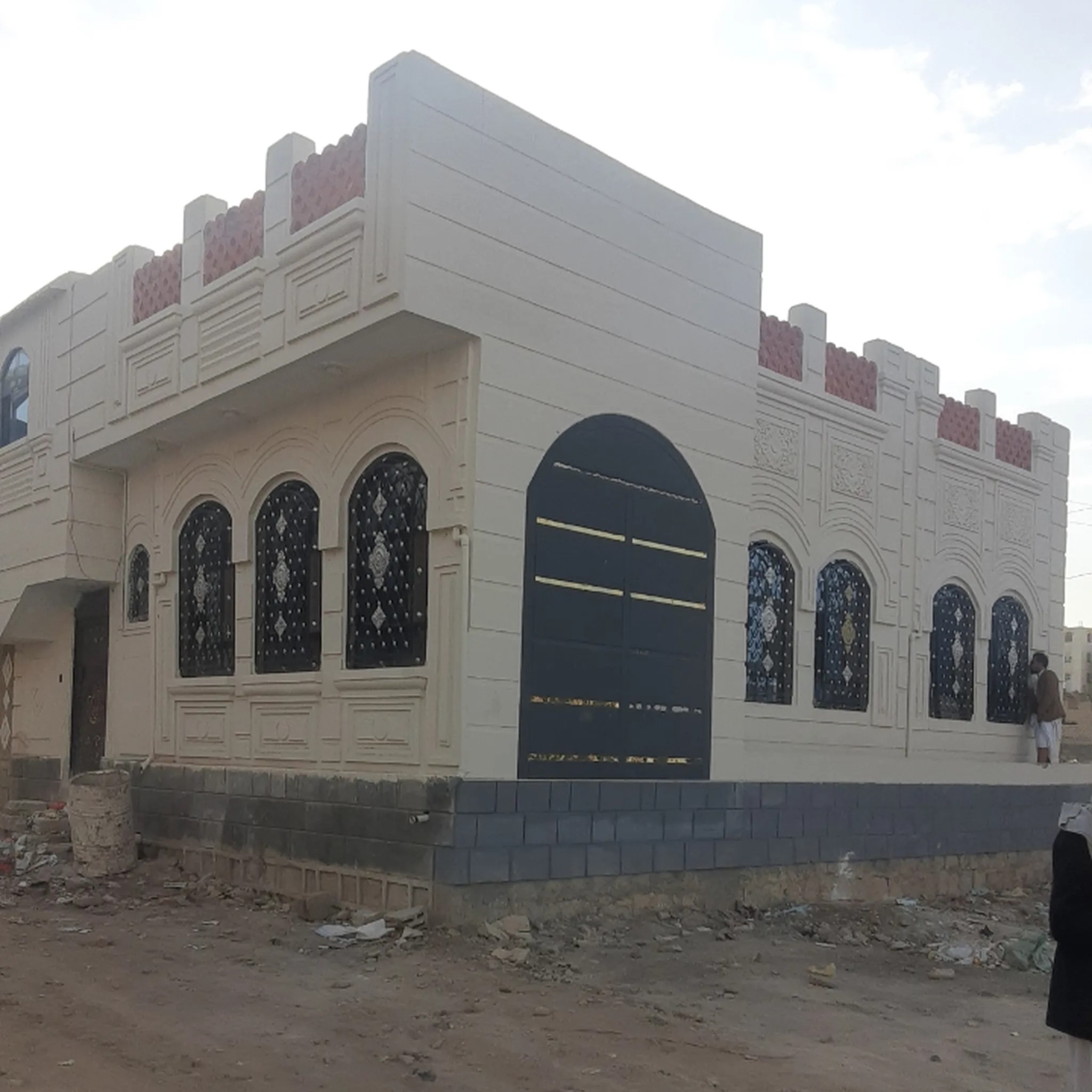 #للبيع بيت مسلح قواعد صبه هردي مشطب بالكامل موقع مرغوب ثالث بيت من الشارع الرئيسي