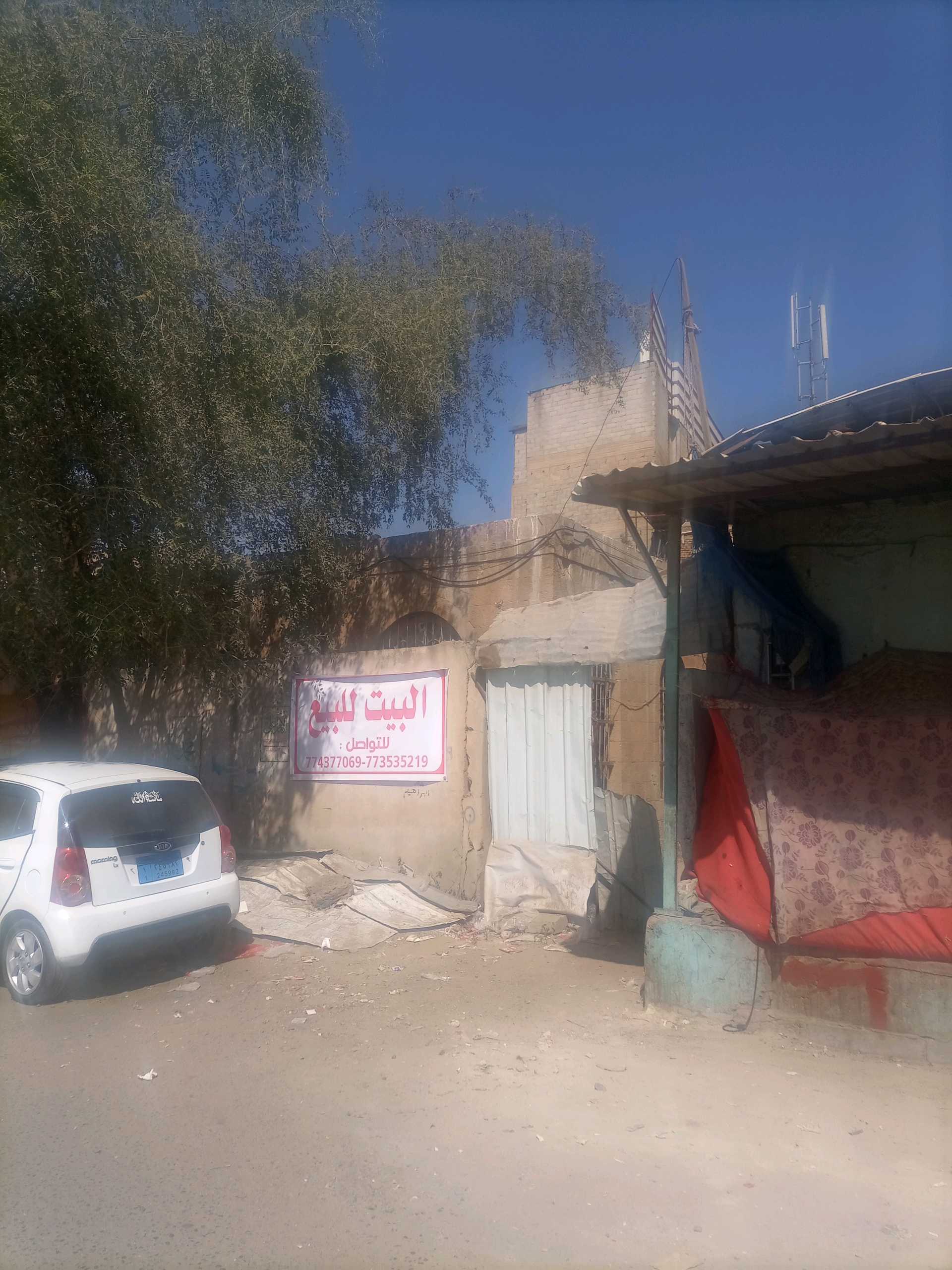 للبيع بيت 8 لبنه امام سوق الانسي للقات