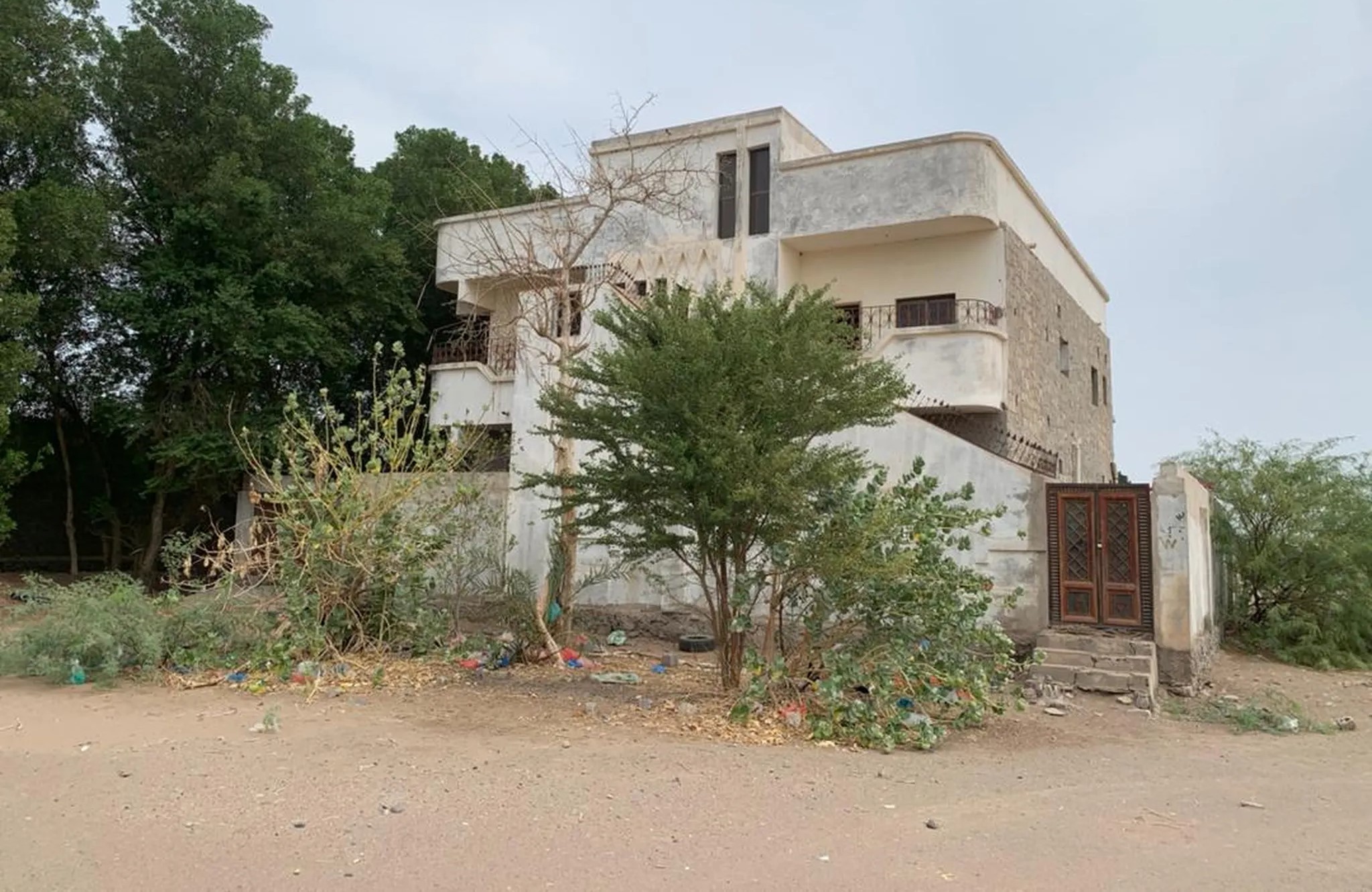 #فله بسعر مغري للبيع في الرباط عدن خلف محطة الرباط اوراق سليمه من الاسكان البيع من المالك رأسا