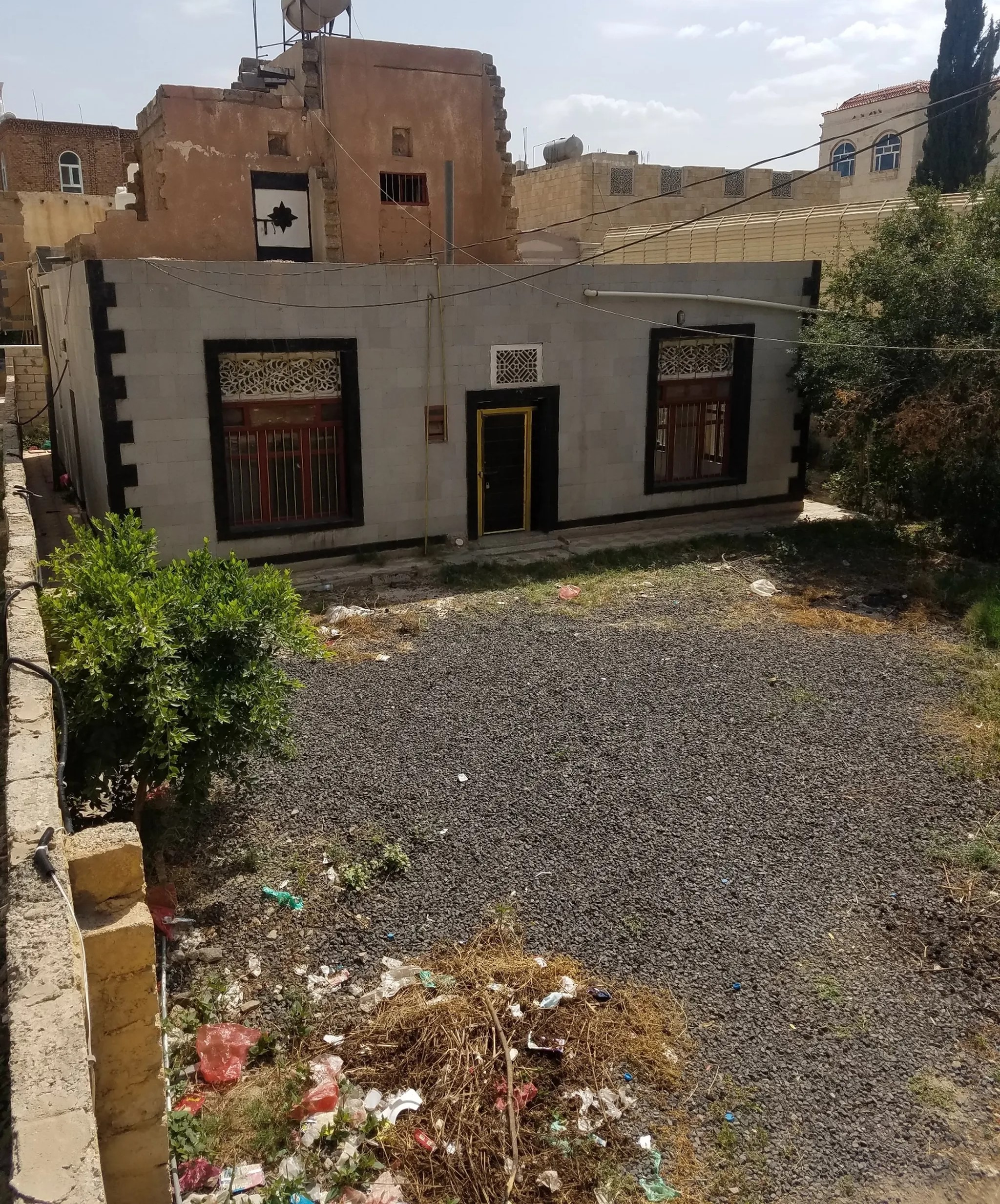 #ارض حر مع بيت حجر للبيع