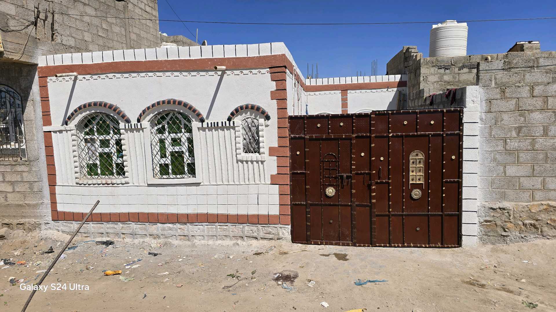 جوار شركة مارب رابع منزل من الخط العام