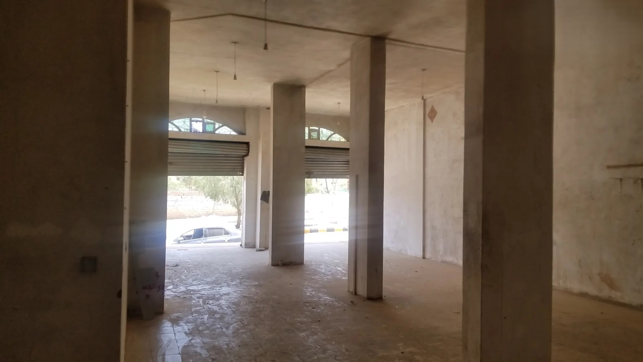 # 3 محلات مخازن بيت بوس جوار الخمسين