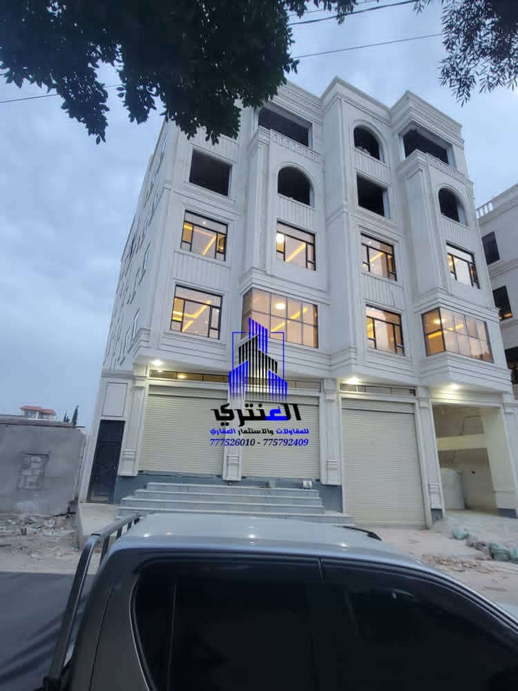 مبنى تجاري خمسة دور وبدروم سوبر لوكس.