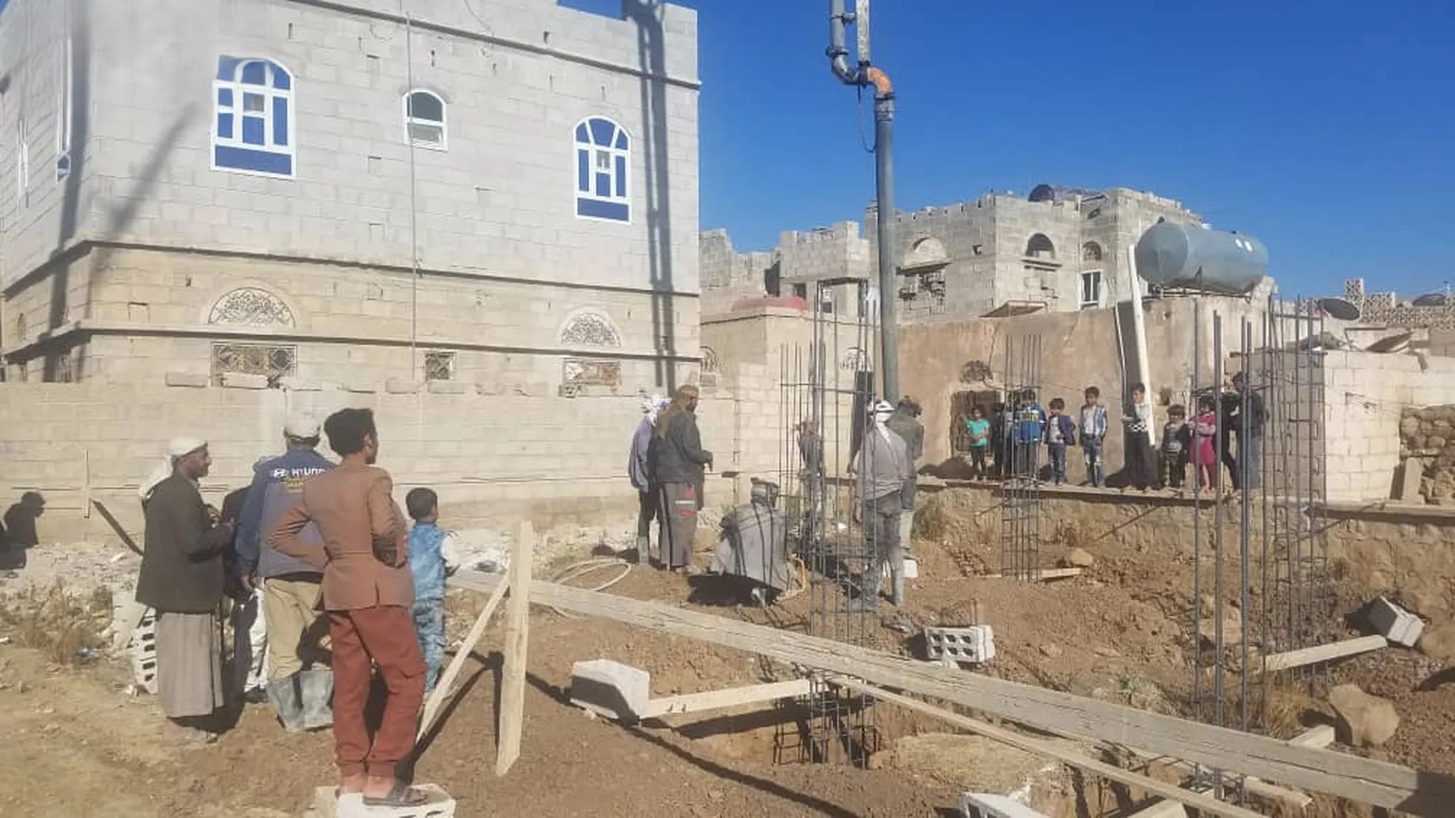 # 3 لبن ونص ب11 مليون بصنعاء دارس عل الزفلت. شارع 14