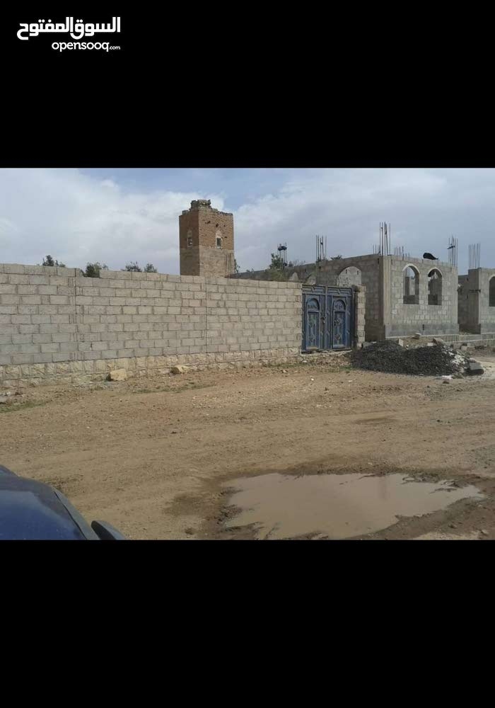 للبيع ارض بالروضه بالقرب من مستشفى زايد