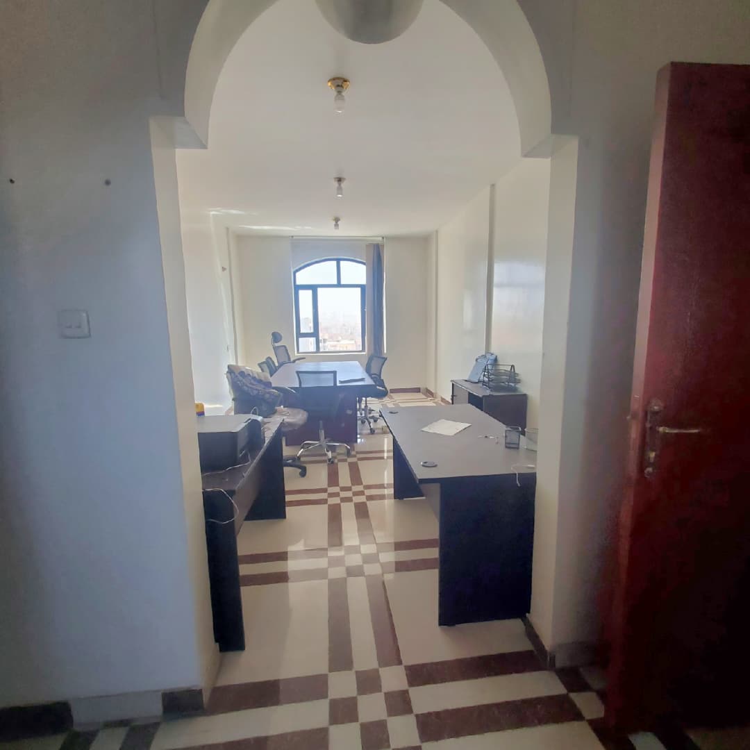 مكاتب راقية للإيجار – صنعاء، بيت بوس