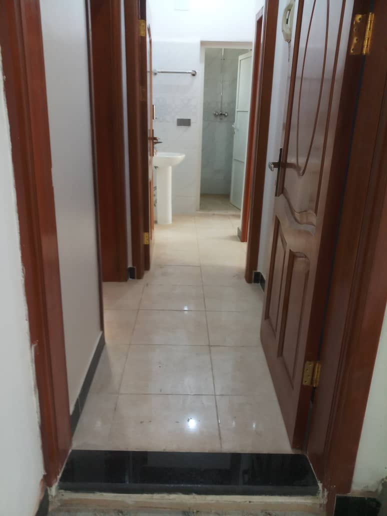 للايجار شقه جديده ( تشطيب شخصي ) بالجراف الغربي