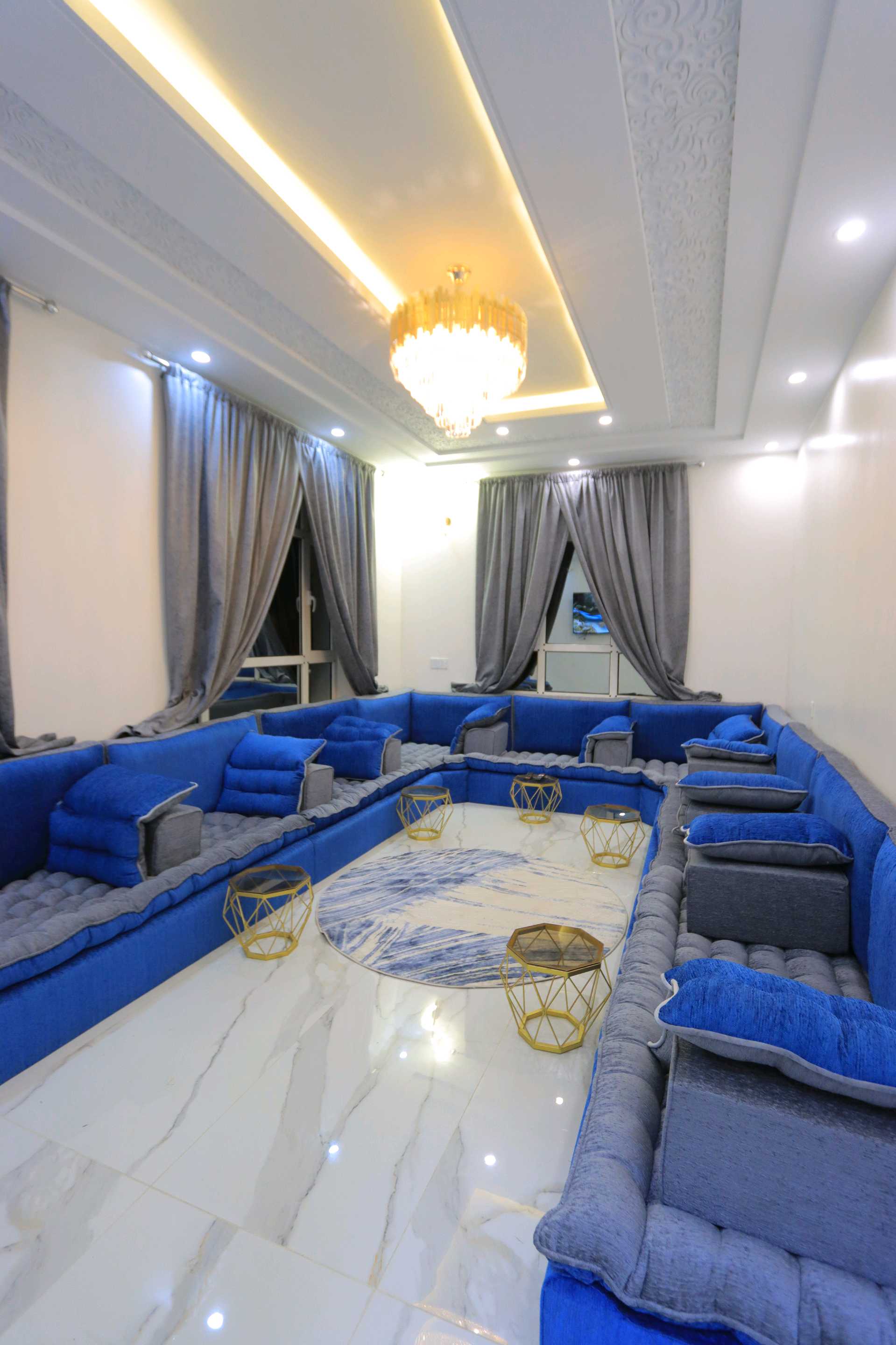 تتوفر شقه مفروشه للايجار في حده المدينه