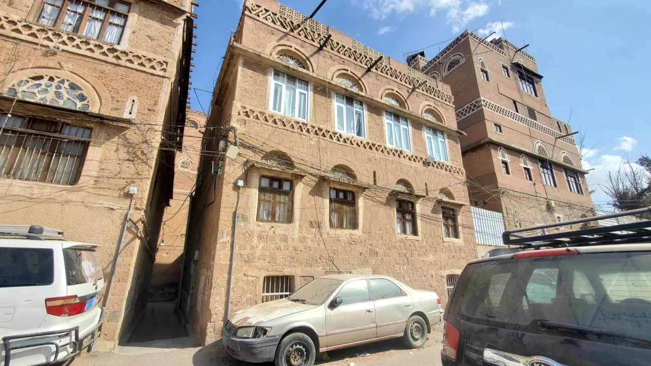 #بيت حر حجر شعبي3لبن وربع في وسط الأحياء الإستراتيجية