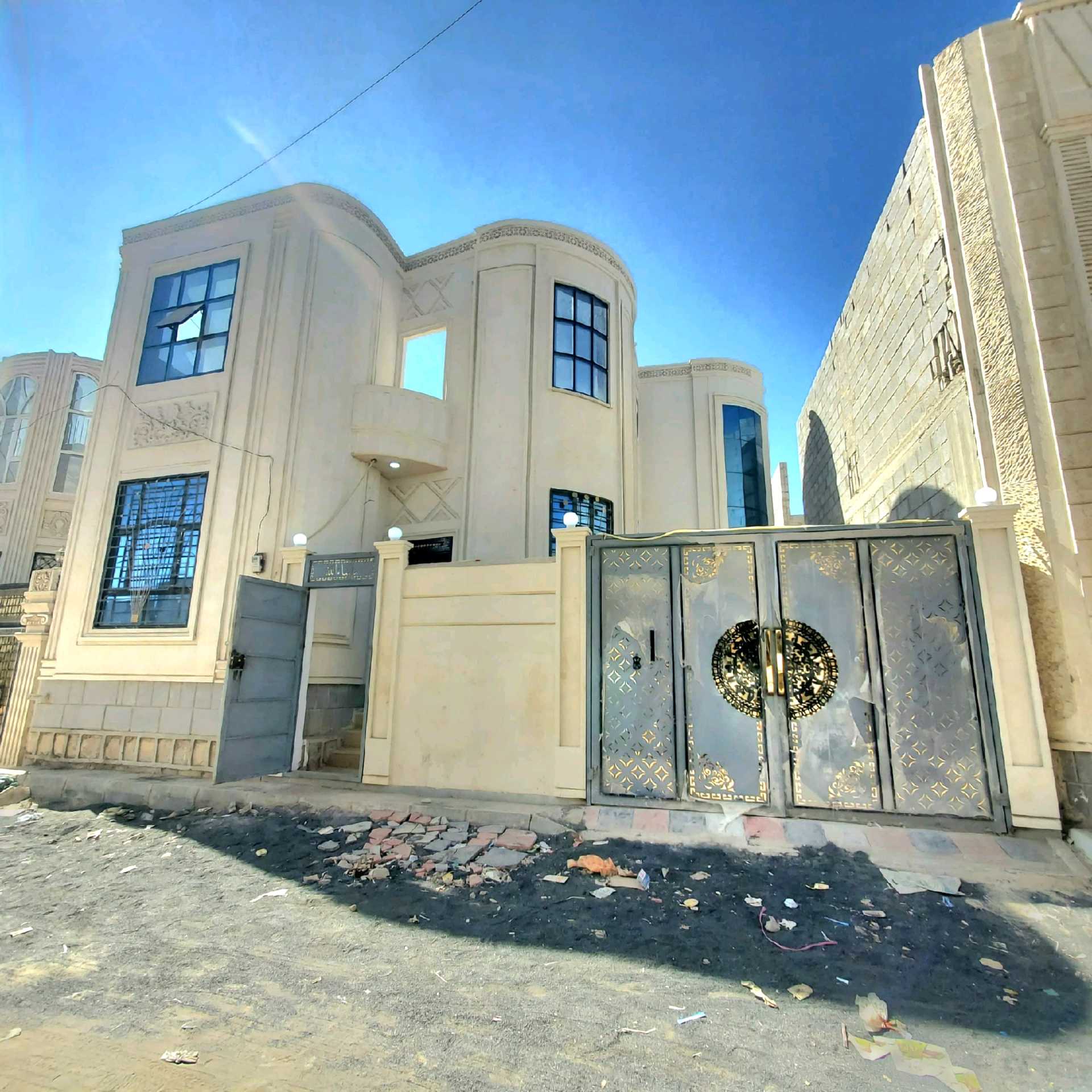 فيلا للبيع – أول ساكن | تشطيب راقي VIP📍 الموقع: صنعاء – الروضة – دارس