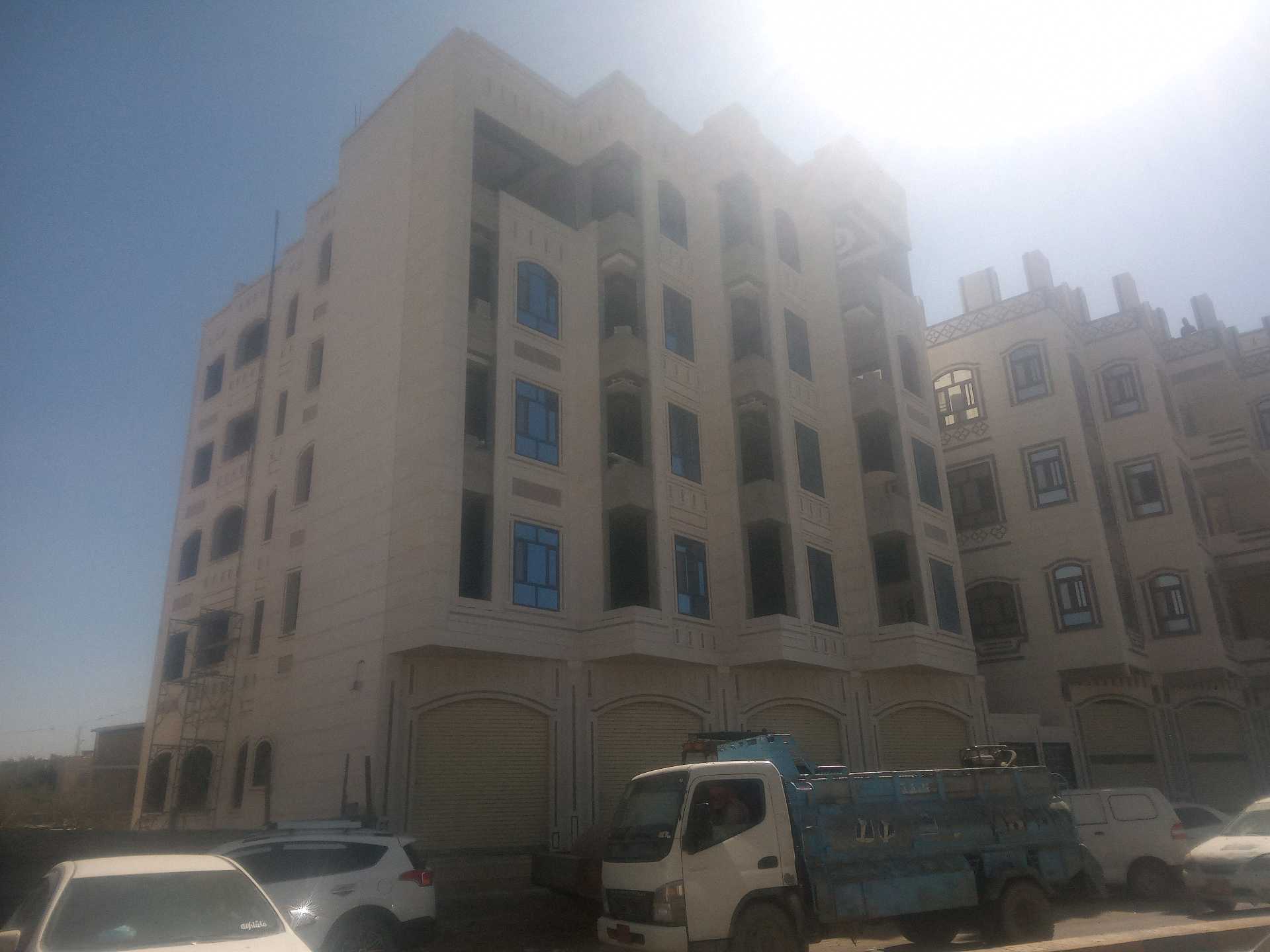 عماااره كامله للايجارعلى الخط الرئيسي تنفع فندق اومدرسه