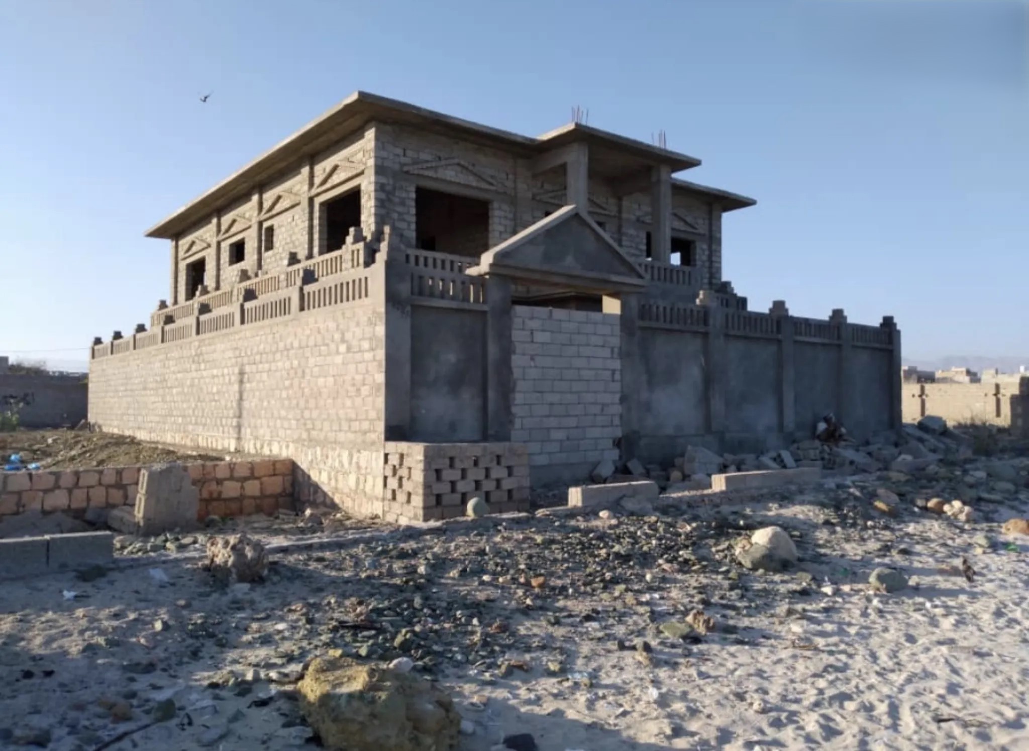 #فيلا قيد الإنشاء مقابل البحر في حلة