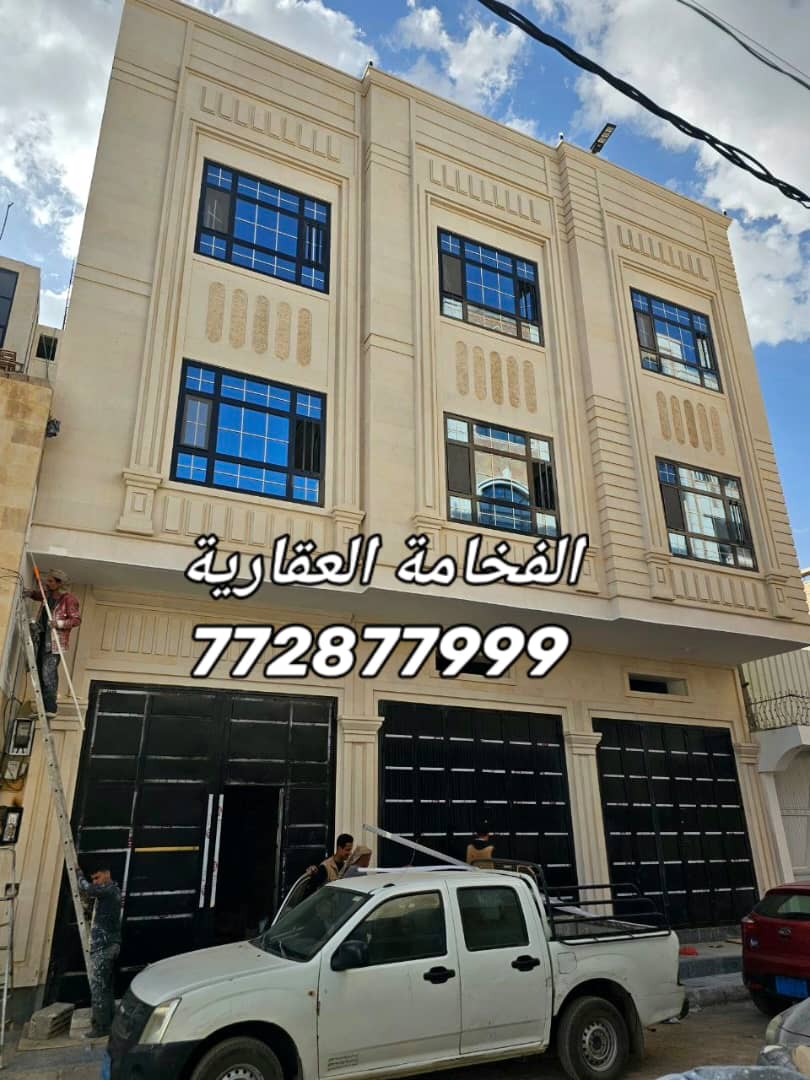 عمارة للبيع في 22 مايو للتواصل 772877999