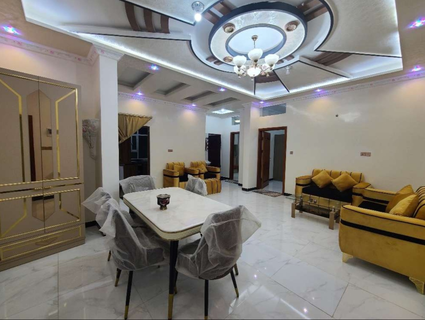 شقة مفروشة VIP فخمة 4 غرف للإيجار في صنعاء الأصبحي
