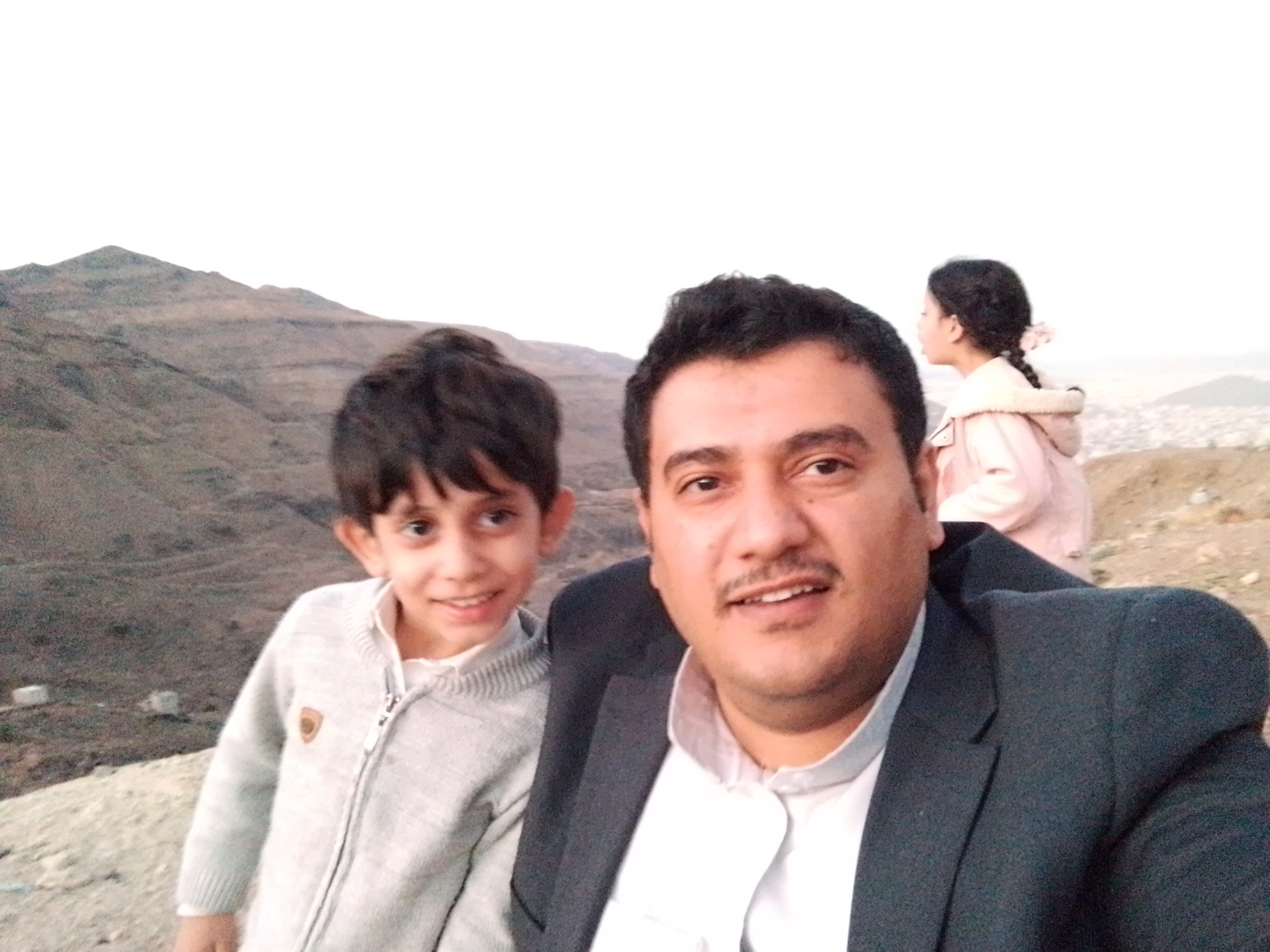 عرض الاقوياء بأفضل بقعة بيت على 3 شوارع على الخط الرئيسي