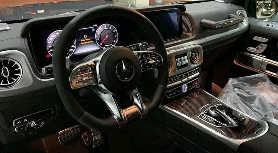 عمارة دورين مكونة من ٤ شقق و٧ محلات تجارية قريب من المستشفى السعودي شارع الستين