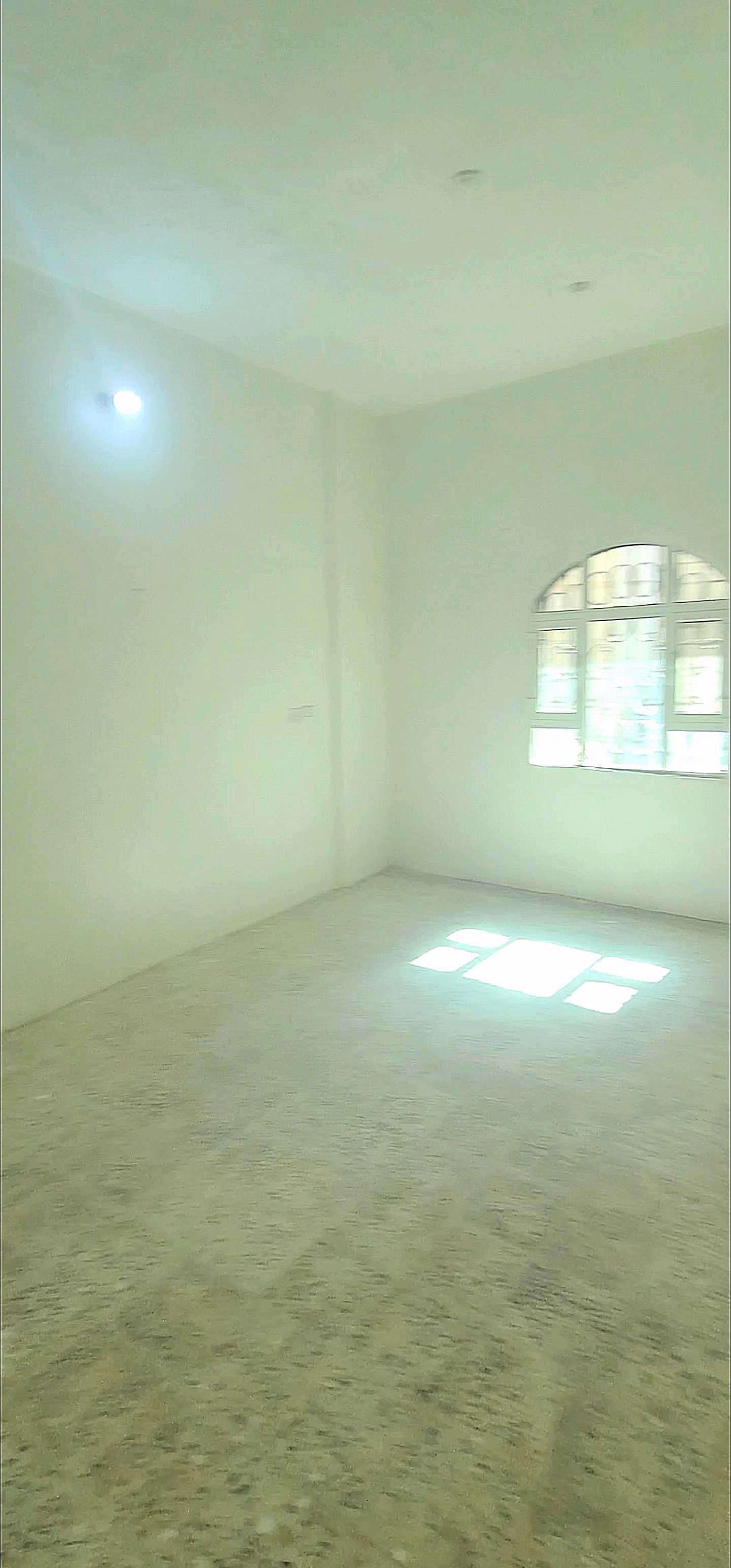 شقه للايجار على شارع الخمسين بيت بوس امام شركه واي