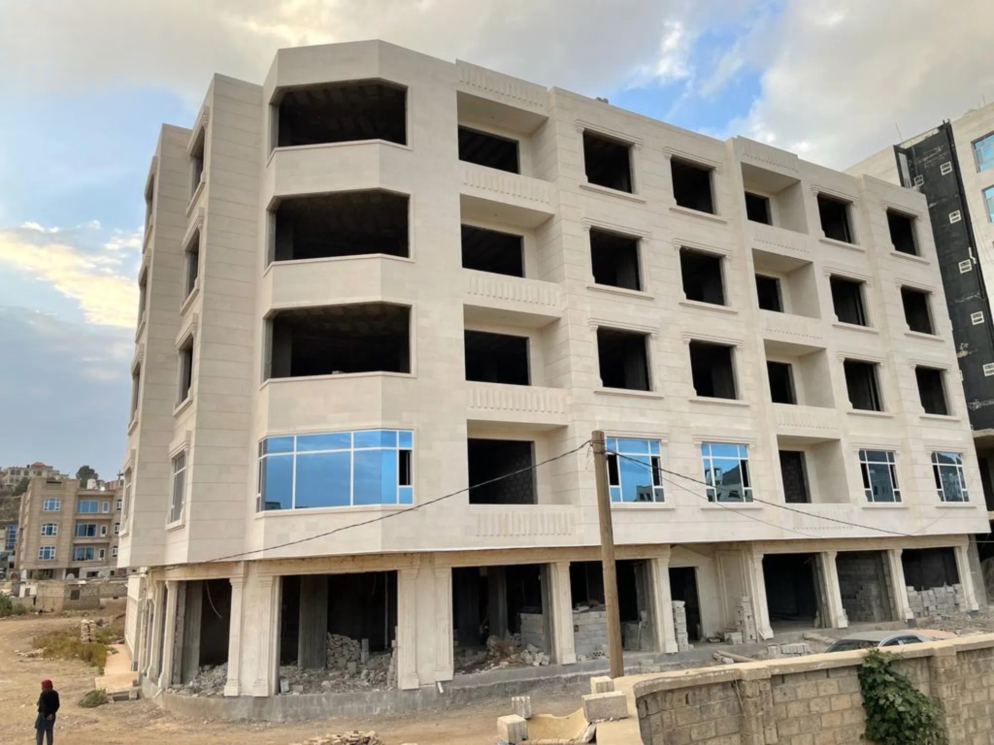 #عماره للبيع شارعين مساحه ⁦⁦8⁩⁩لبن حر معمد قريب سما مول