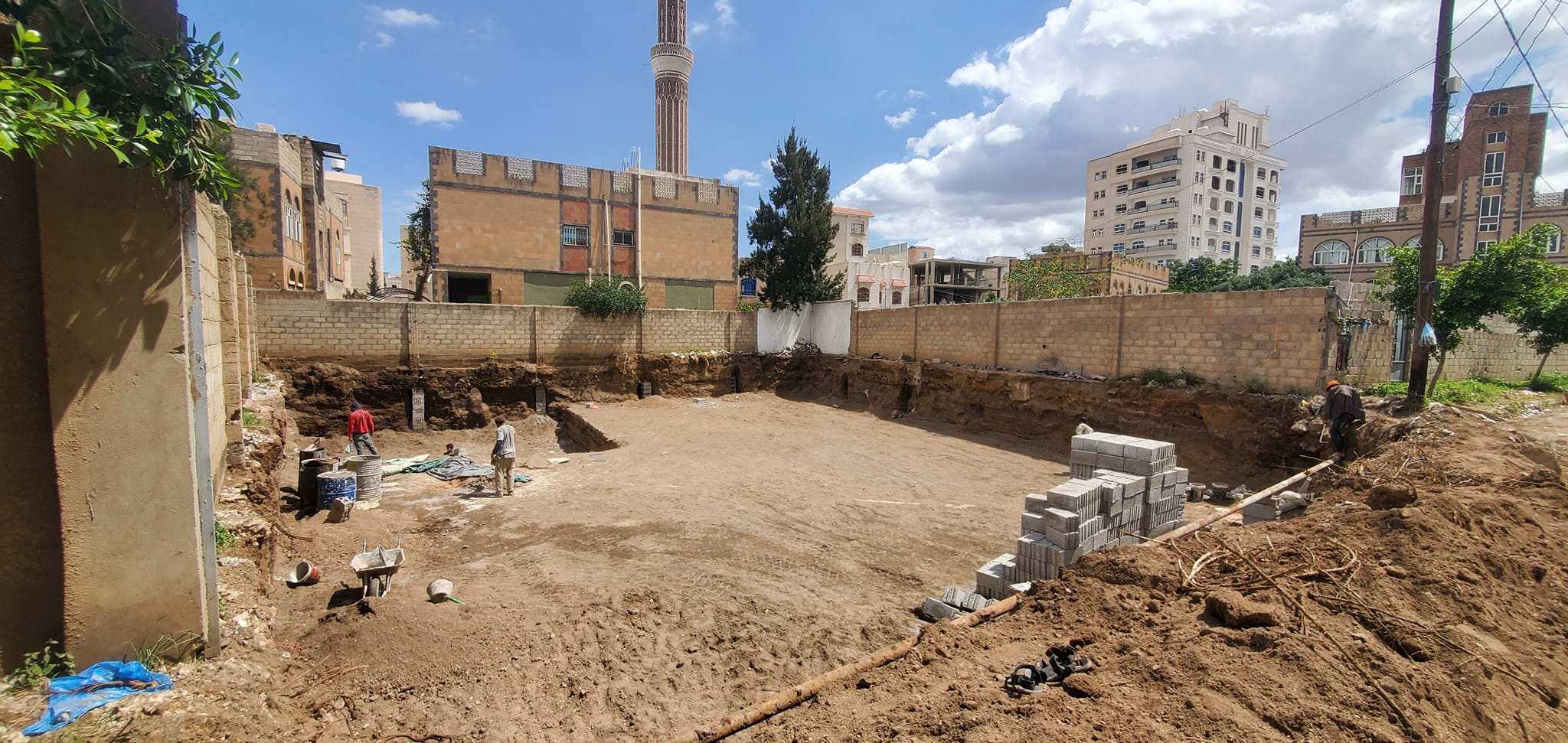 #أرضيه للبيع مساحة 12.87 لبنه حر في قلب الأصبحي