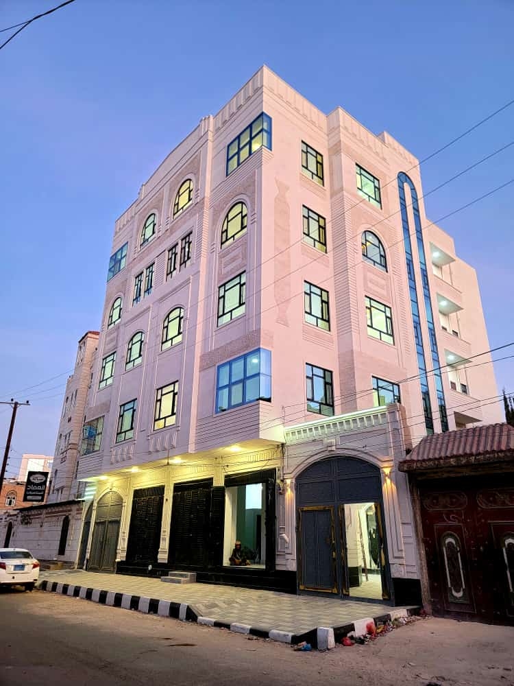 عمارة تجارية خمسة دور وبدروم سوبر لوكس.