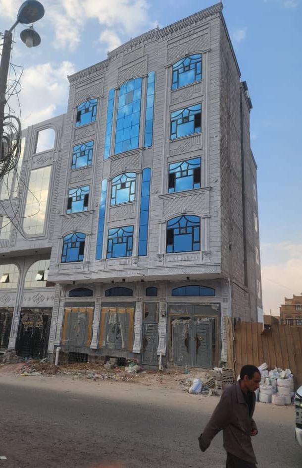 عمااااره استثماريه تجاريه للبيع سعوان المدينه السكنيه