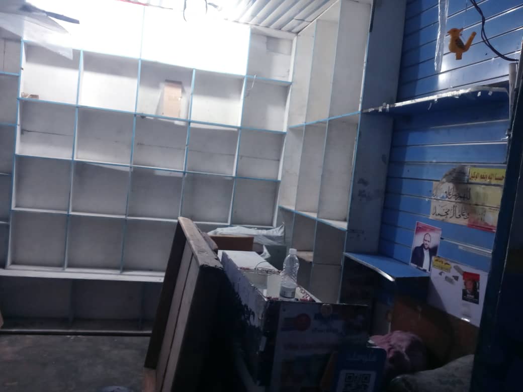 محل مع الديكور للبيع نقم خلف التل الاخضر