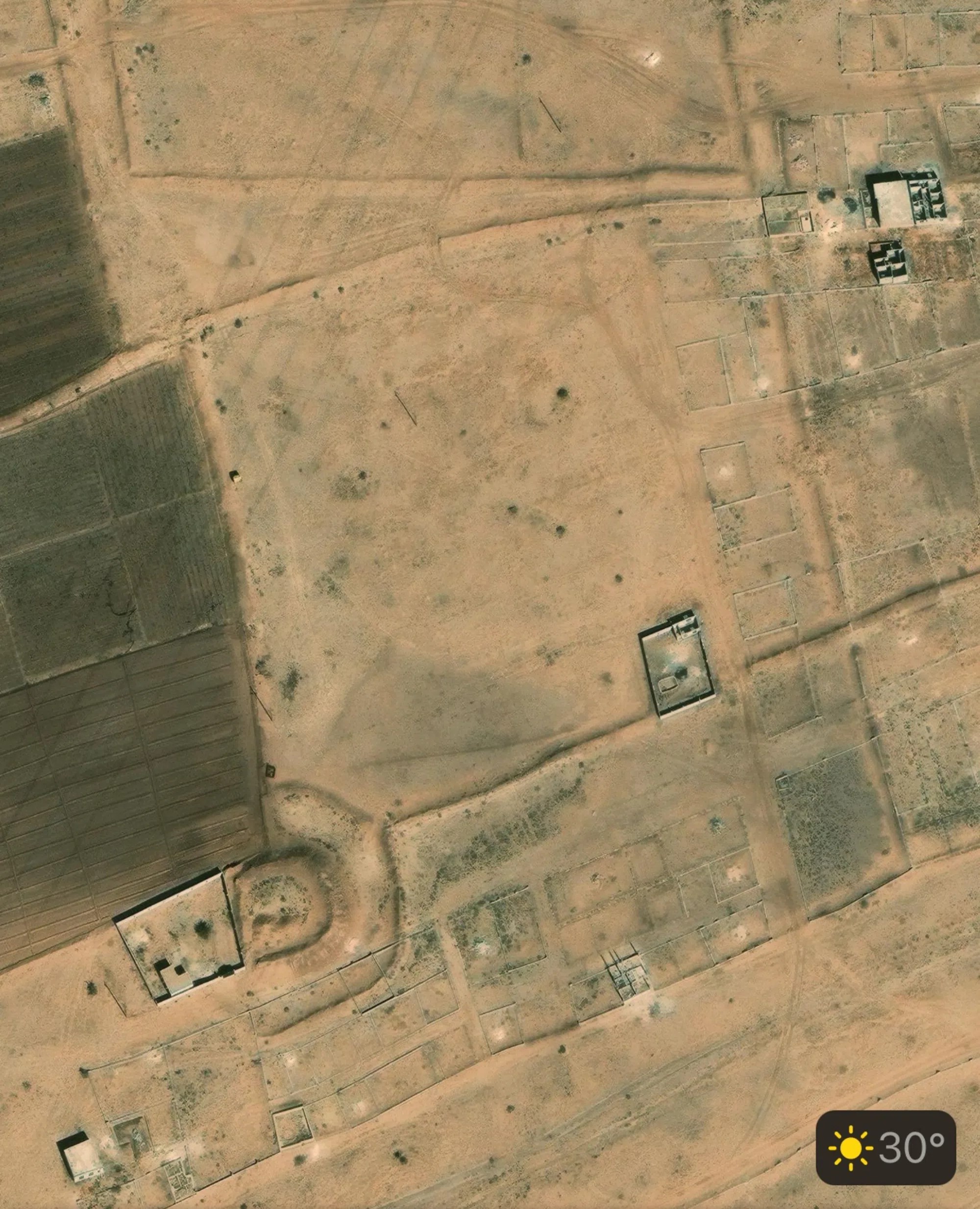 #ارض عشرين لبنه في مديرية بني الحارث قاع الغراس على ثلاثة شوارع