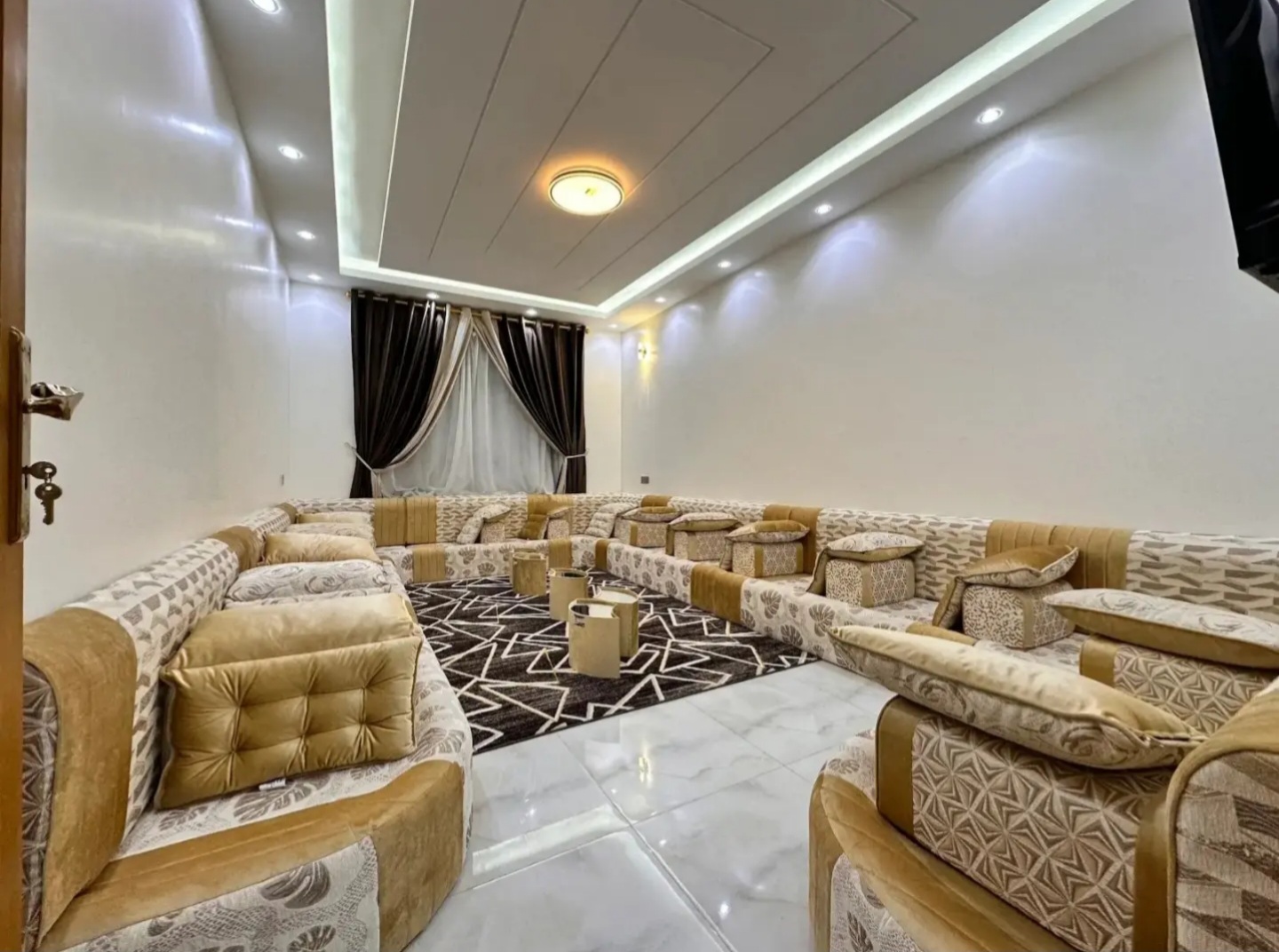 شقق VIP مفروشة للإيجار  صنعاء - أول ساكن (بيت بوس)