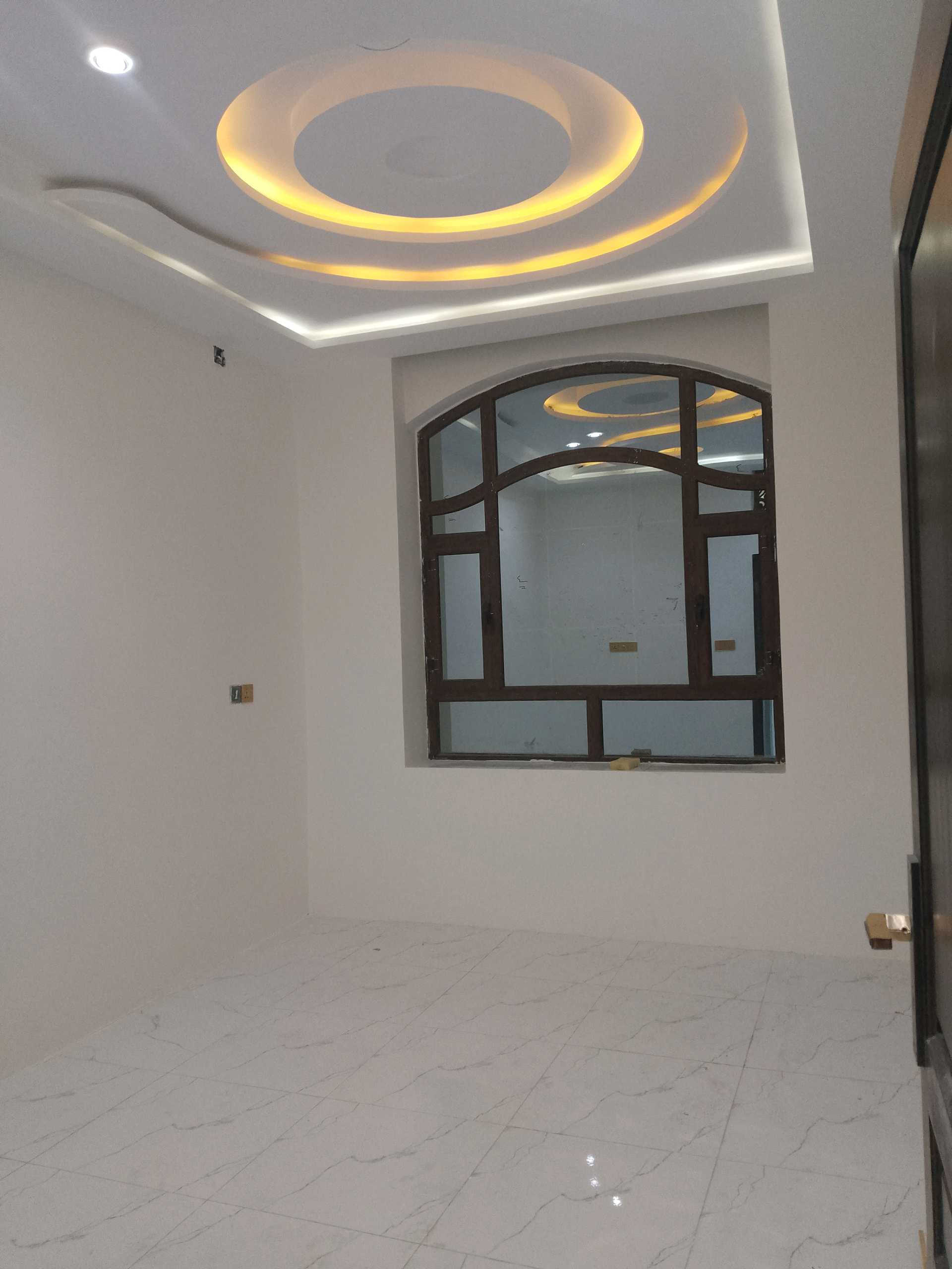 شقه للايجار ثلاث غرف 3حامات مستقل مع قرش سياره 80الف