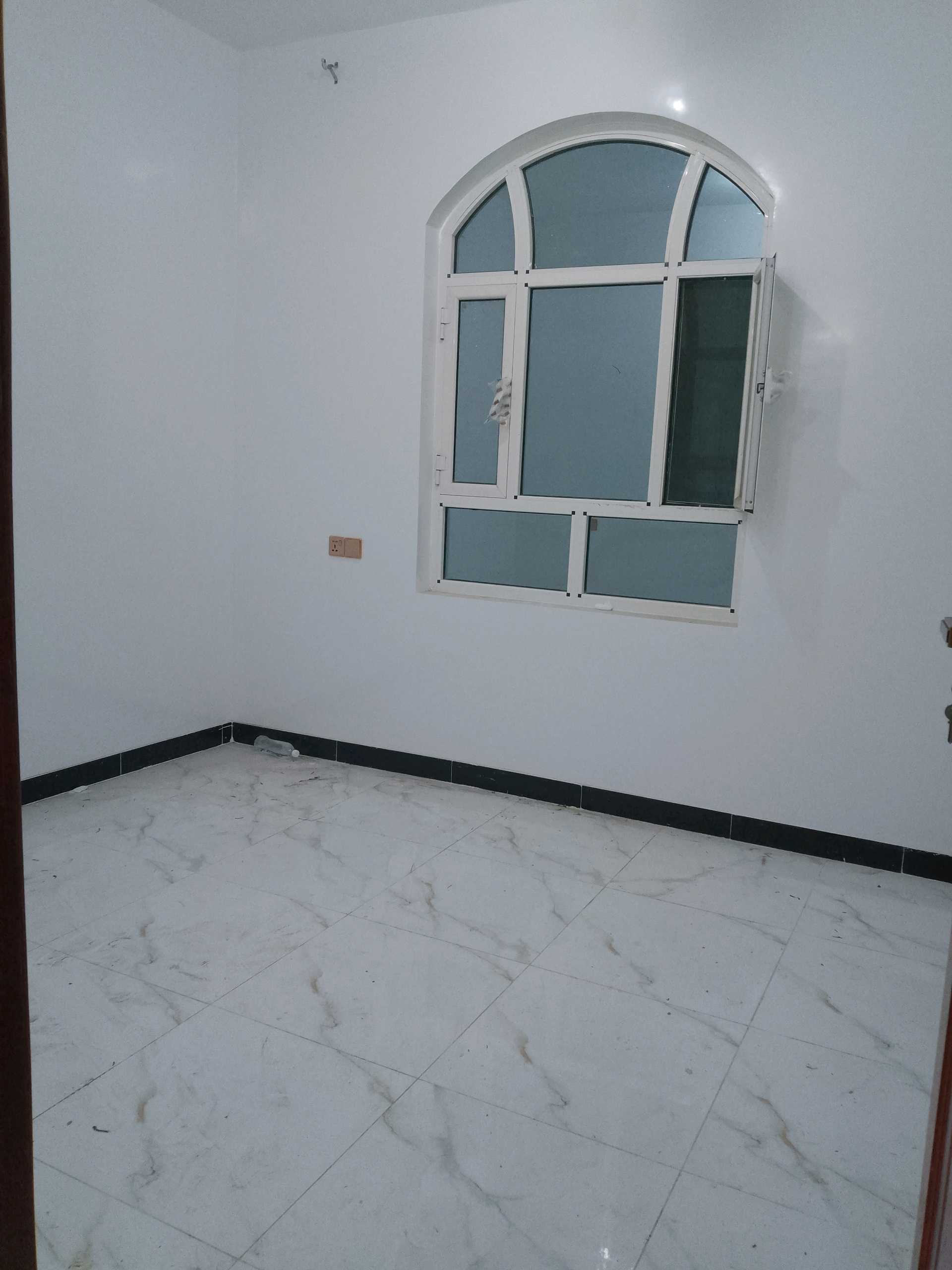 شقه للايجار ثلاث غرف وحمامين مطبخ لوكس سيراميك دور ثالث مذبح جواله المنعي 65الف