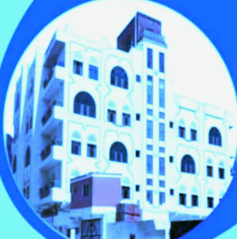 شقه للايجار ثلاث غرف وحمامين مطبخ لوكس الدور الثاني وصاله كبيره 70الف قرياب الشا