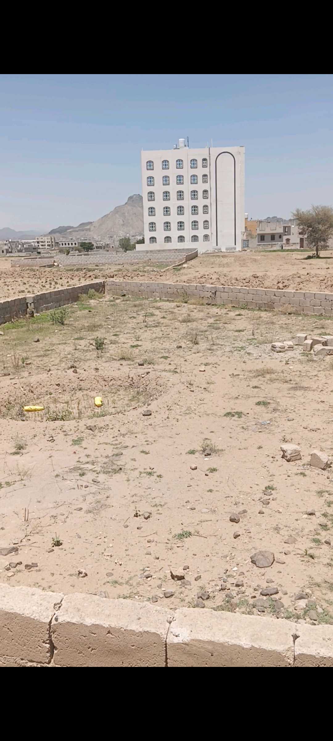 ارض للبيع خمس لبن على. شارع12واجهتها ١٦متر قاع القيضي صنعاء الجديده رهم