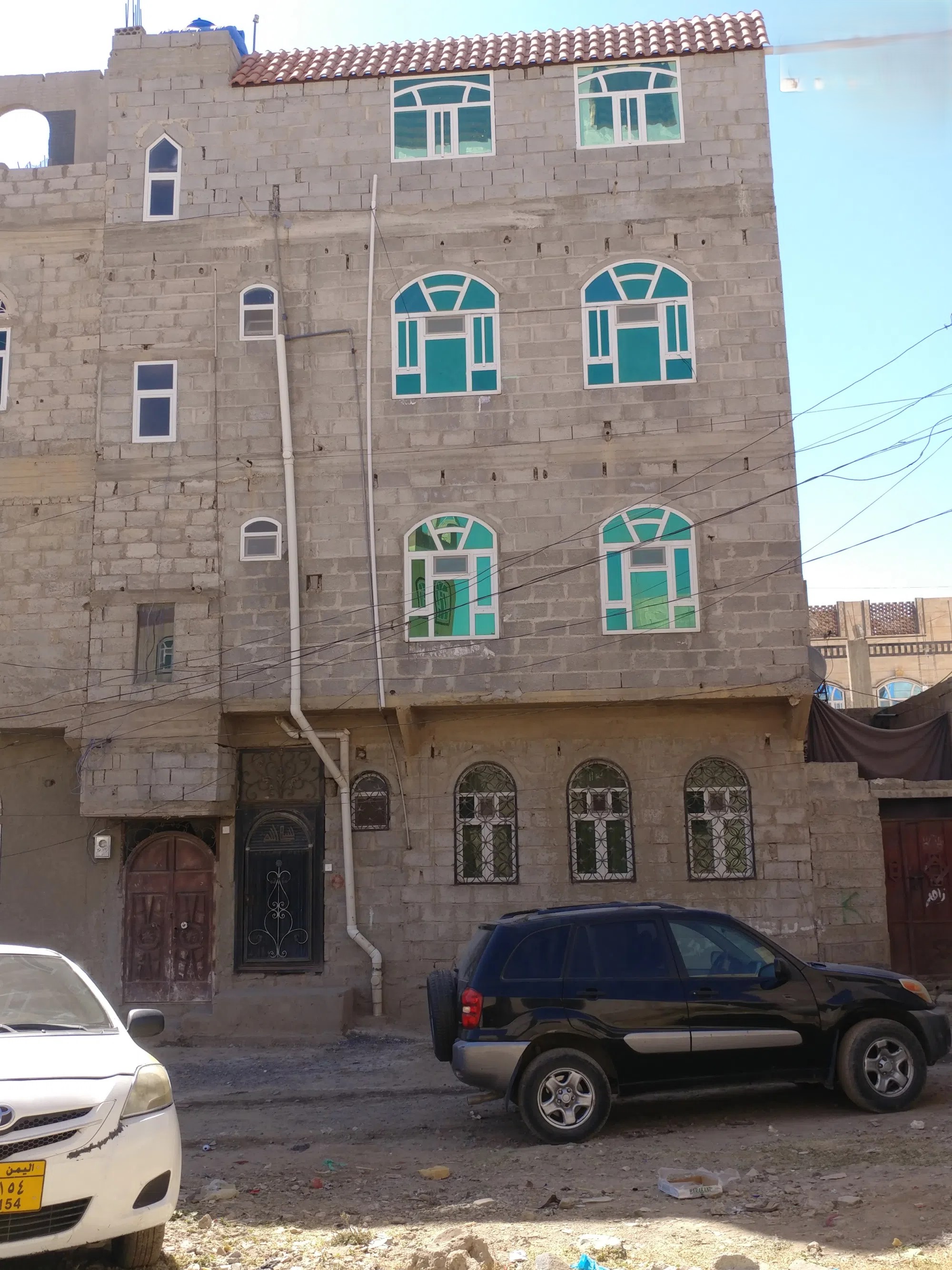 #بيت لبنتين حر للبيع اربعه دور