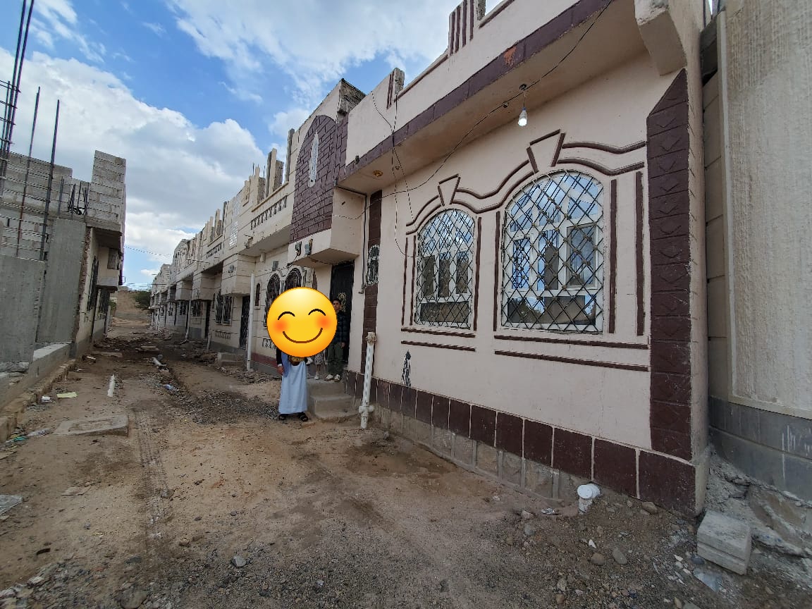 بيت للبيع صنعاء الروضه جوار مستشفى الروضه الحكومي ومدرسة الجيل الجديد الحكومي
