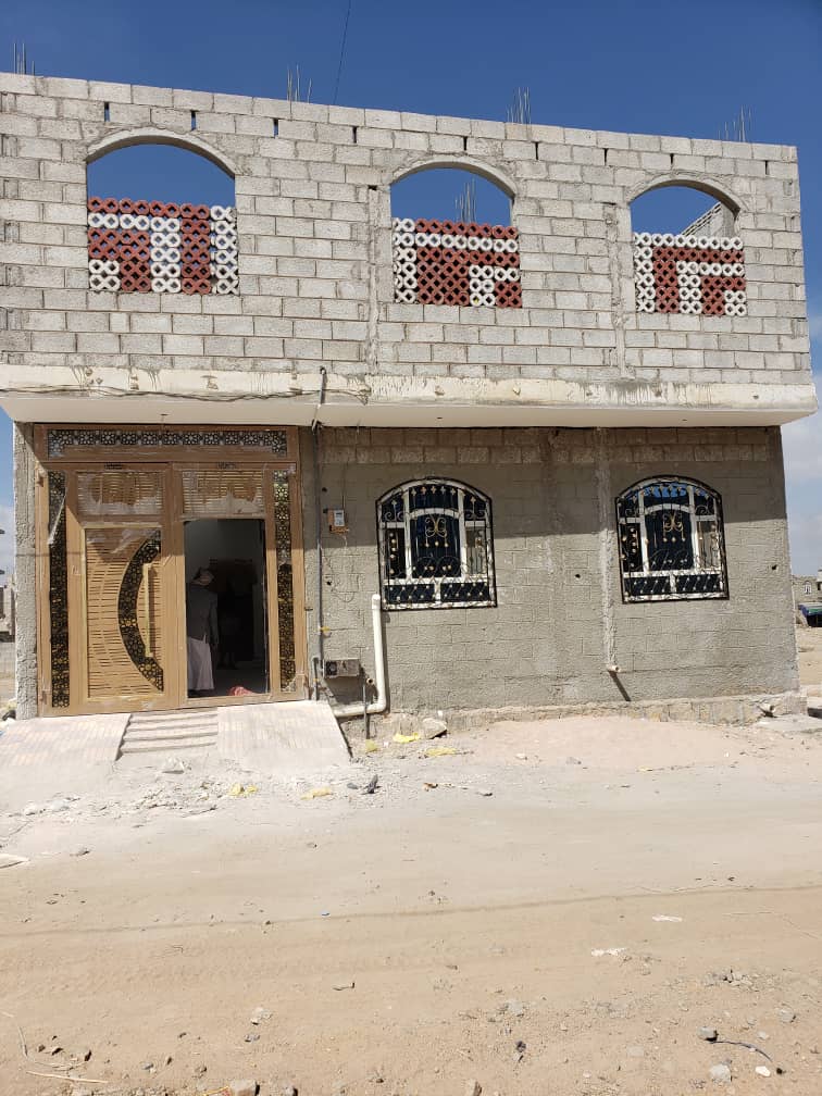 عماره عرطه شارع مارب قريب سوق صرف