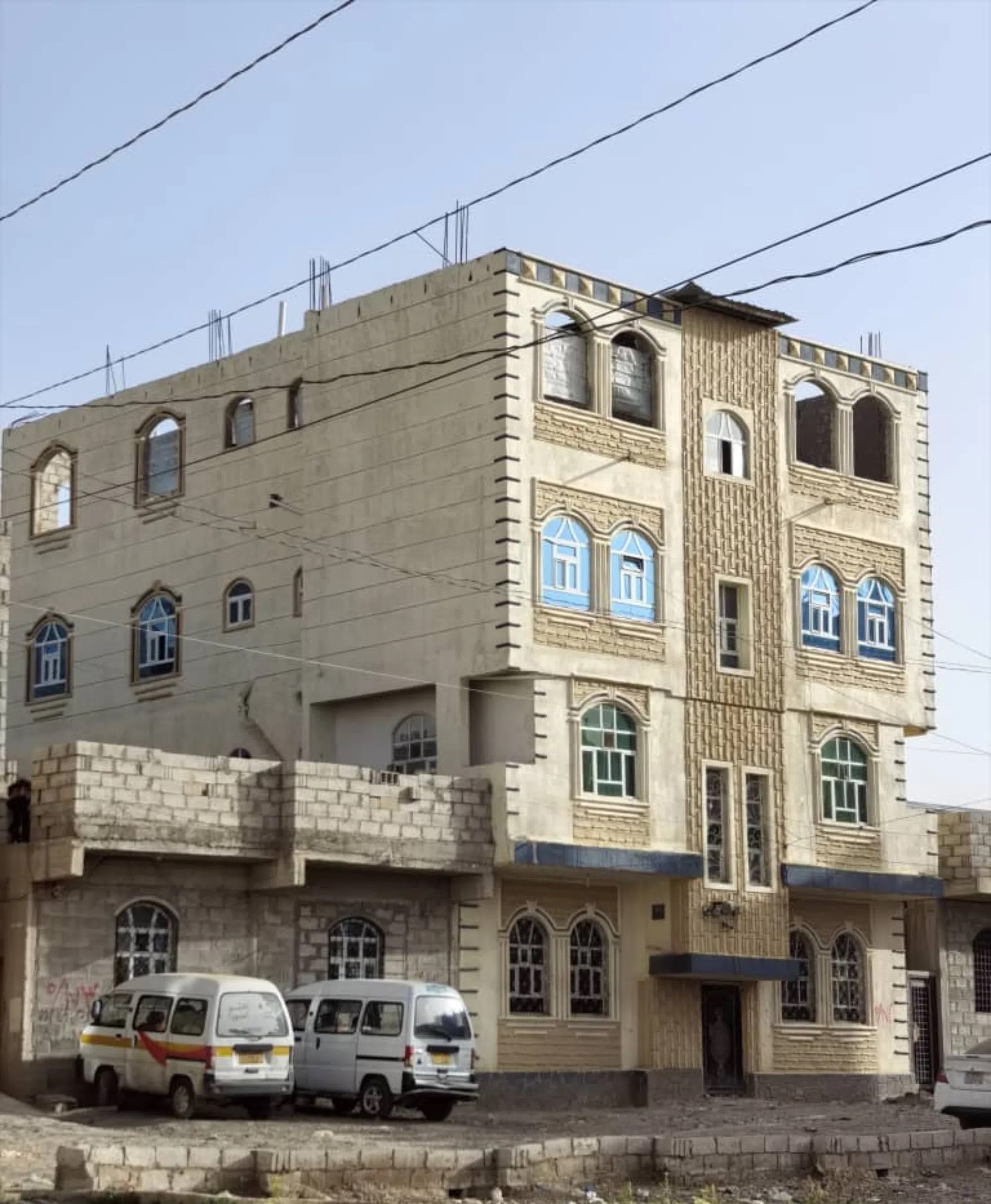 #عمارة للبيع – فرصة استثمارية مميزة _ في حزيز