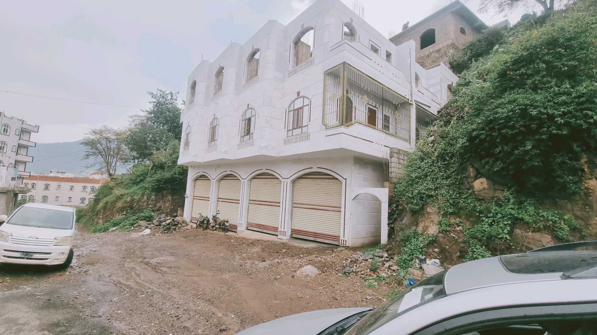 🛑 فرصة استثمارية ذهبية في إب | عمارة راقية للبيع قرب شارع 22 مايو 🛑