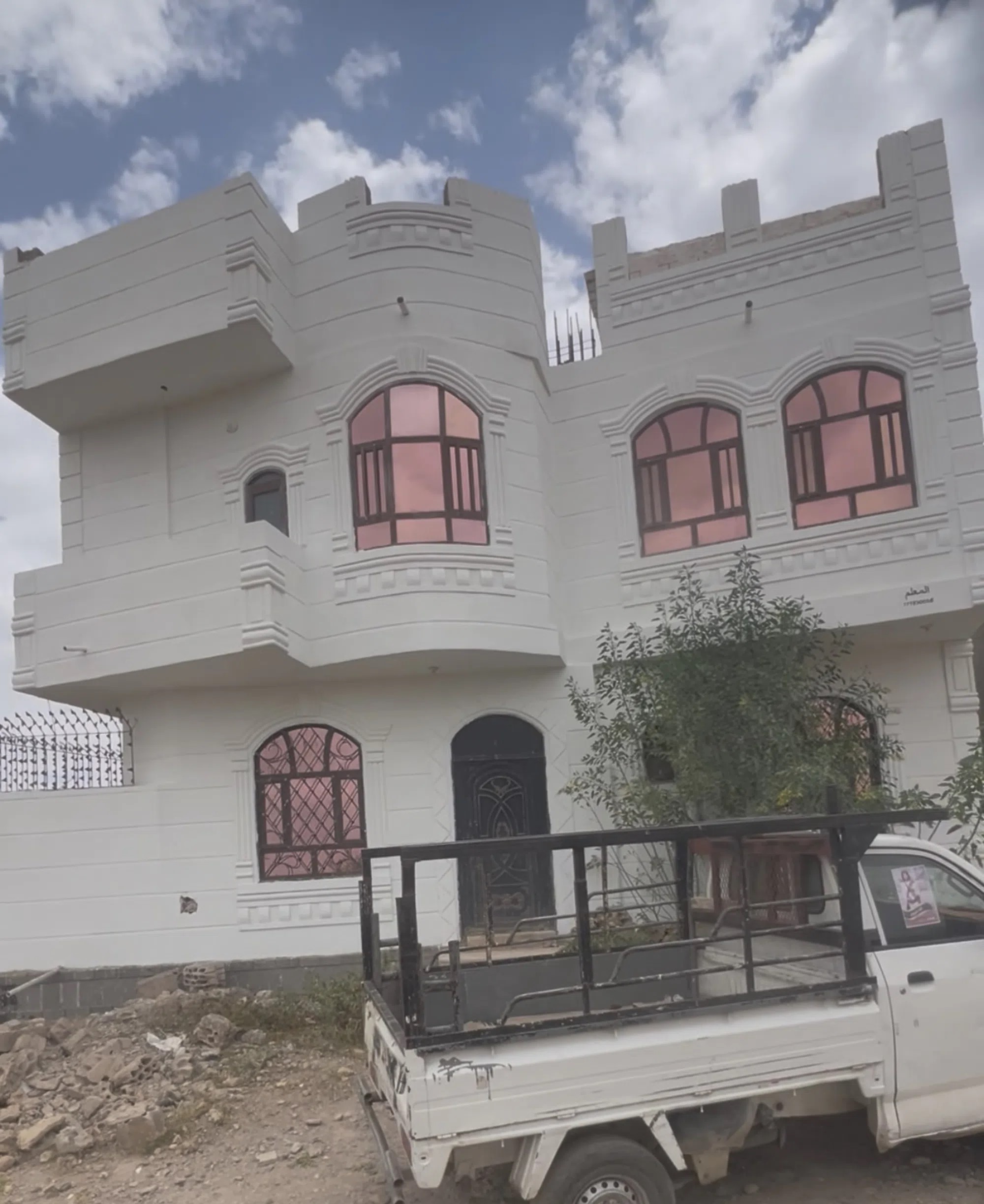 #بيت دورين مساحه ثلاث شقق للإيجار